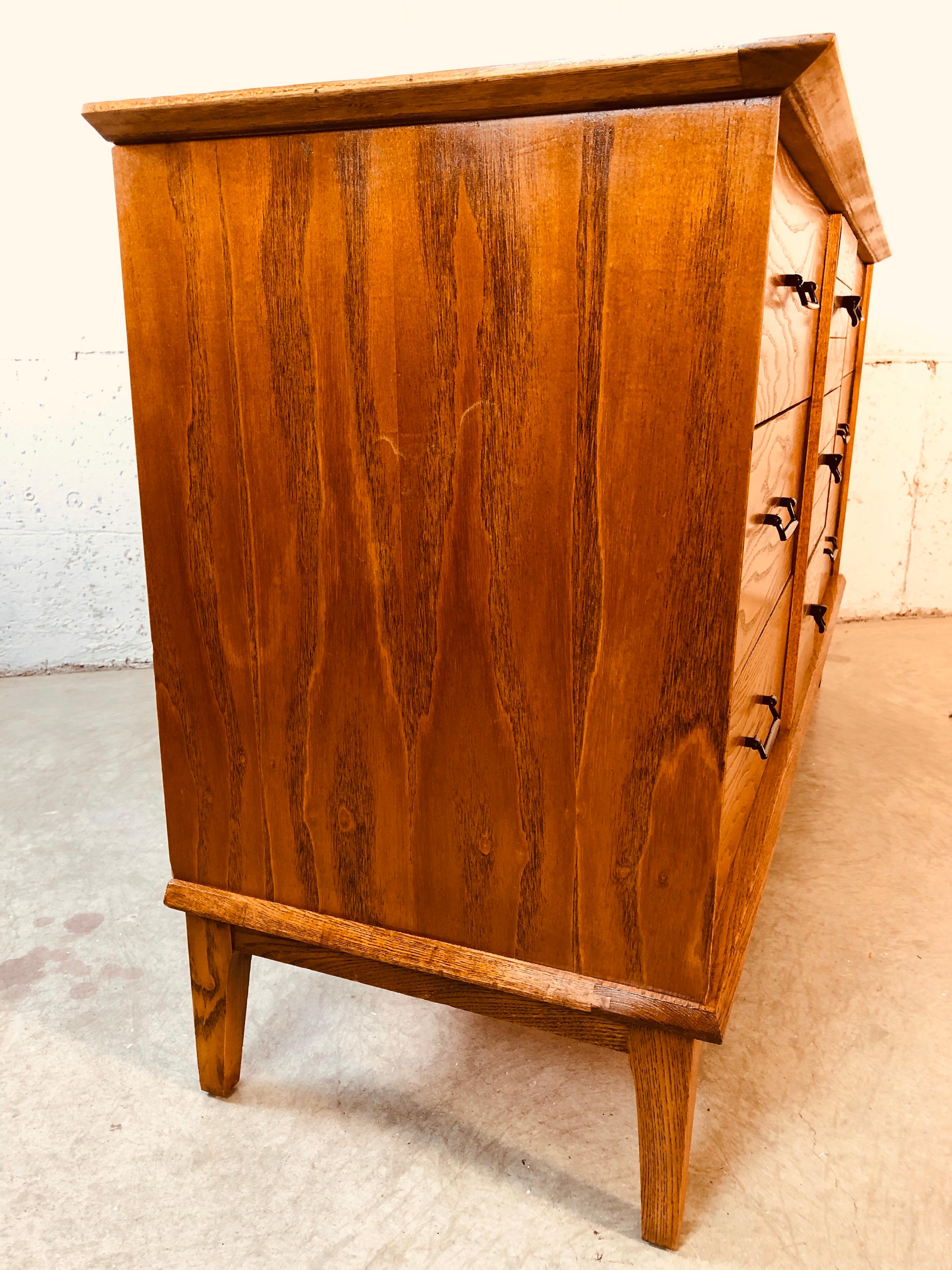 1960s Oakwood Dresser with Dark Grain For Sale 7