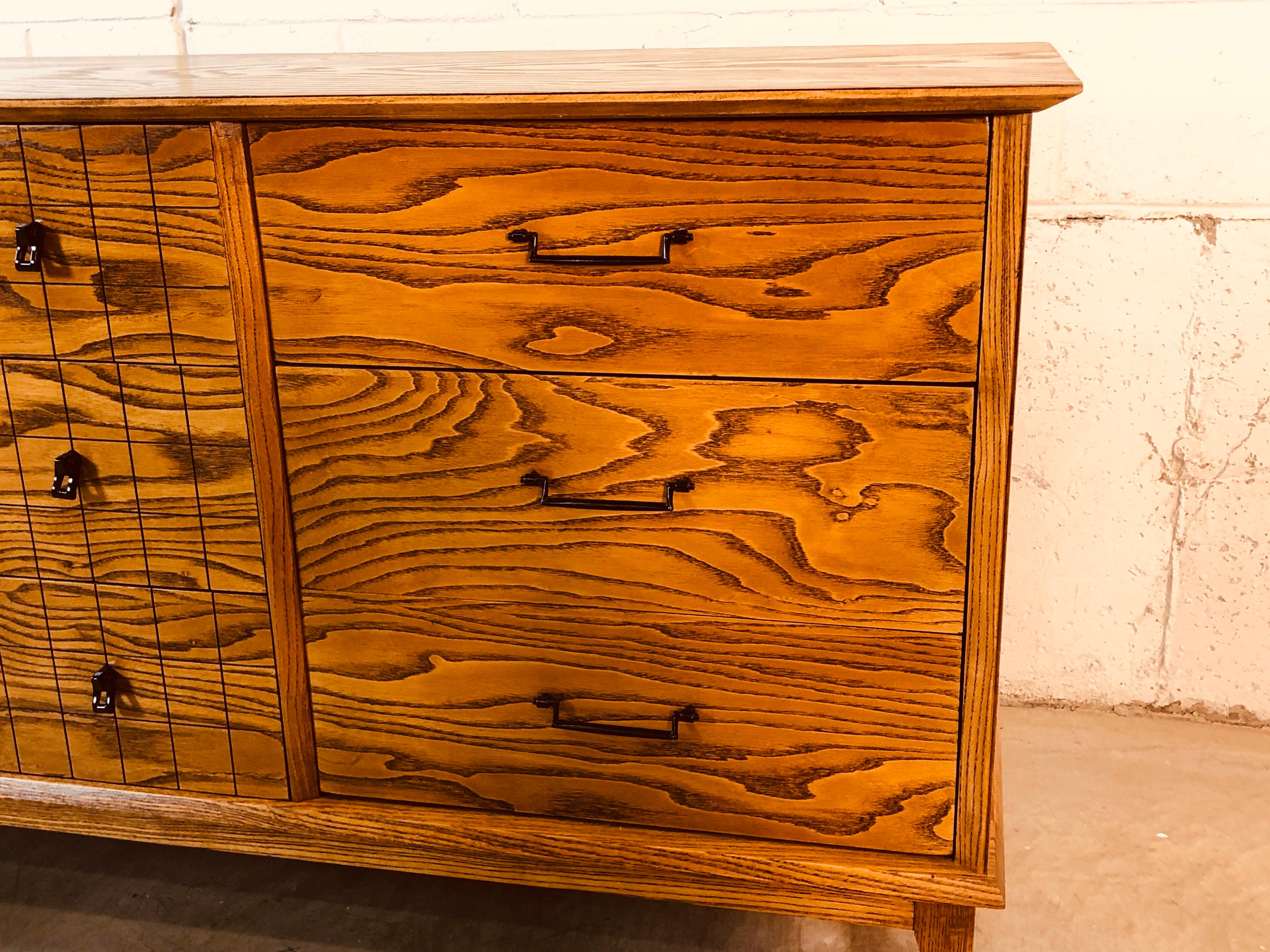 1960s Oakwood Dresser with Dark Grain In Good Condition For Sale In Amherst, NH