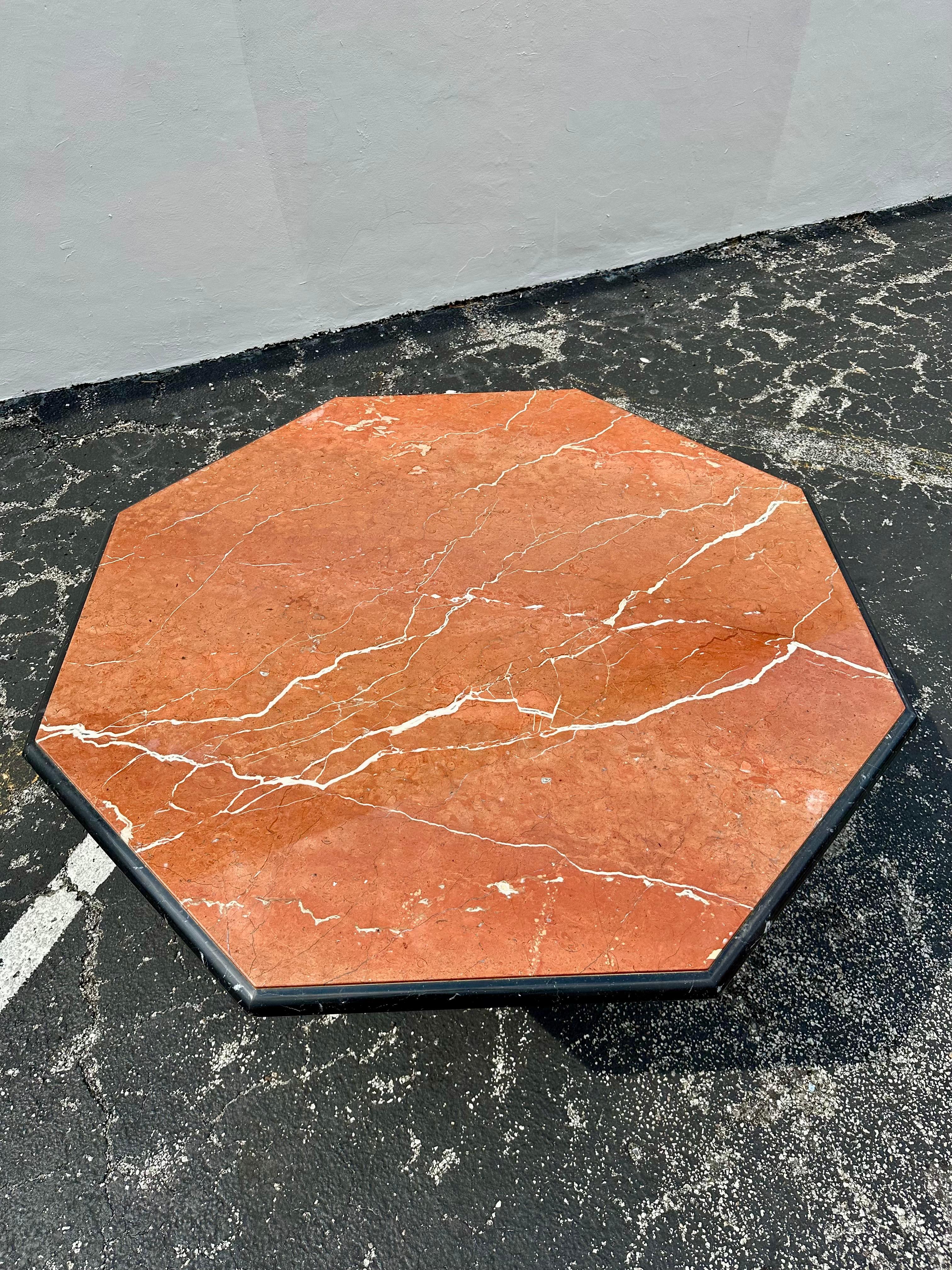 1960s Octagon Marble Black Red Brown Dining Pedestal Table en vente 3