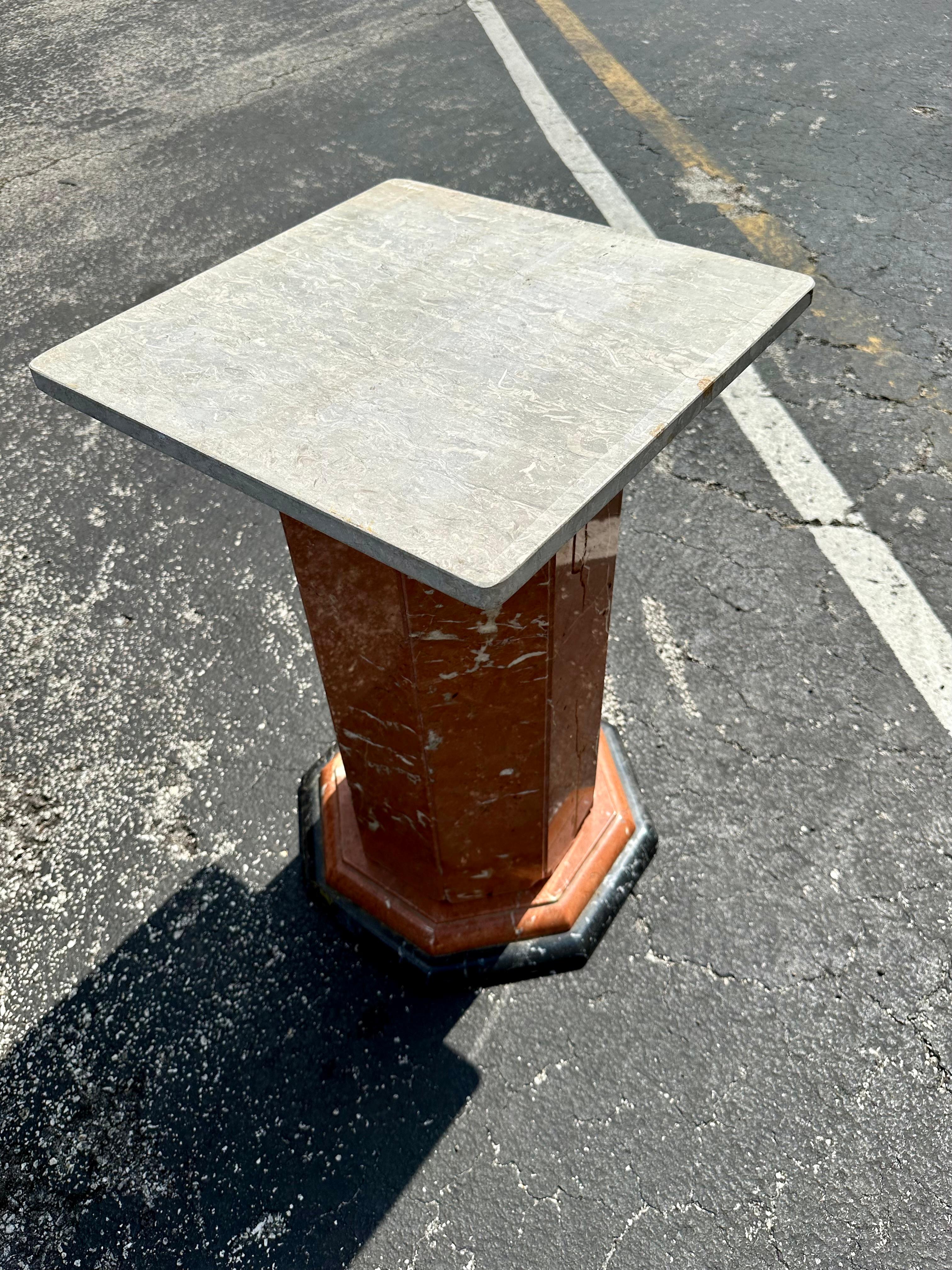 1960s Octagon Marble Black Red Brown Dining Pedestal Table en vente 4