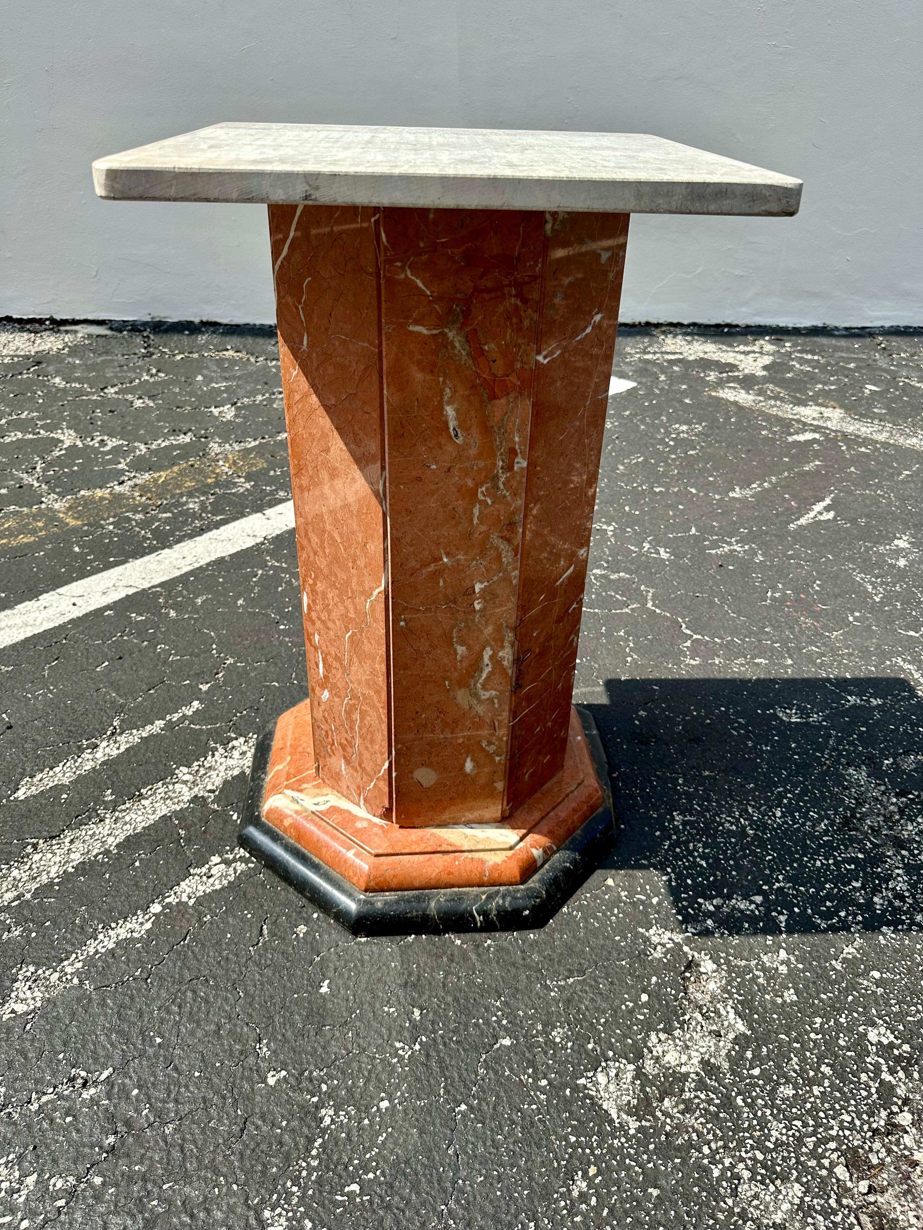 1960s Octagon Marble Black Red Brown Dining Pedestal Table en vente 5