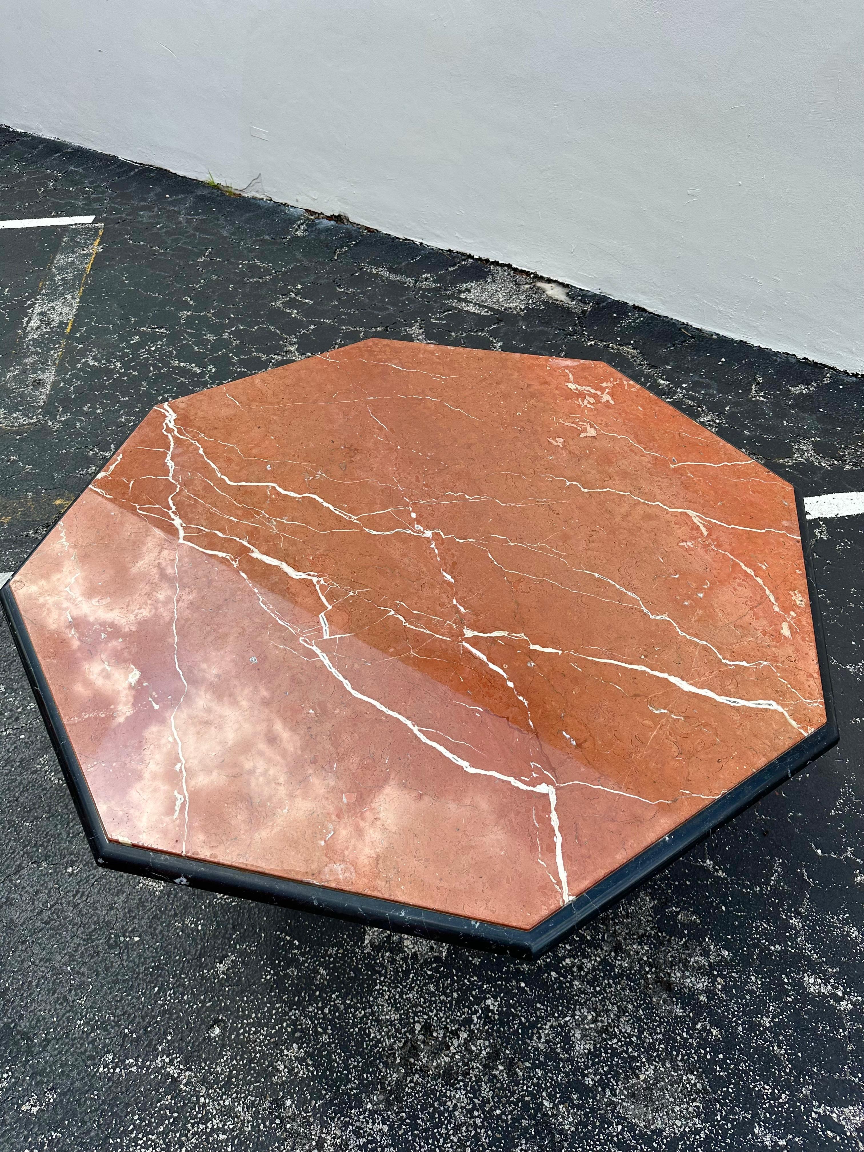 Milieu du XXe siècle 1960s Octagon Marble Black Red Brown Dining Pedestal Table en vente
