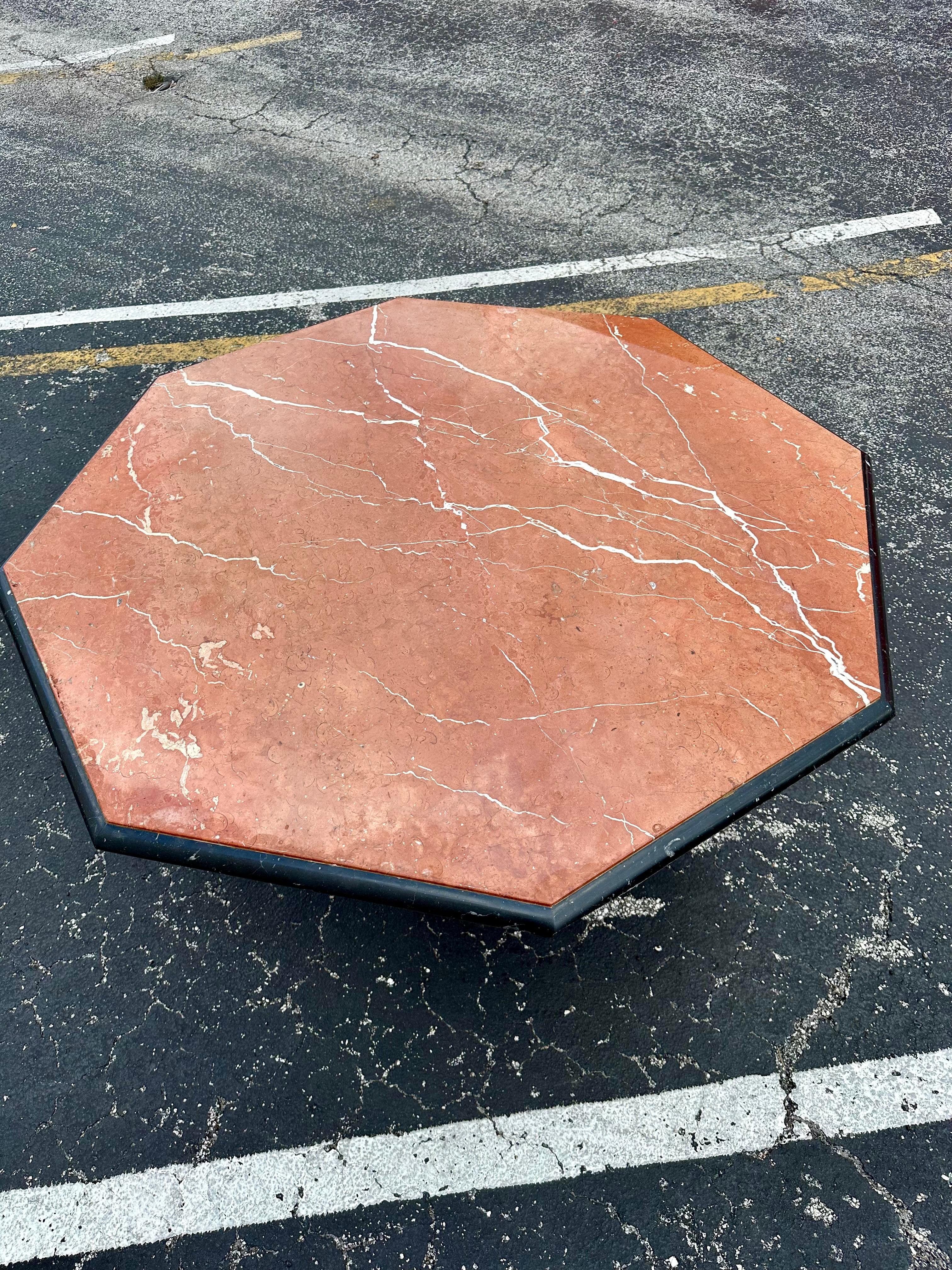 1960s Octagon Marble Black Red Brown Dining Pedestal Table en vente 2