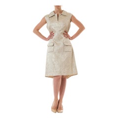 1960S Off White Silver Lamé Rayon/Lurex Matelassé senza maniche Shift Cocktail Dre