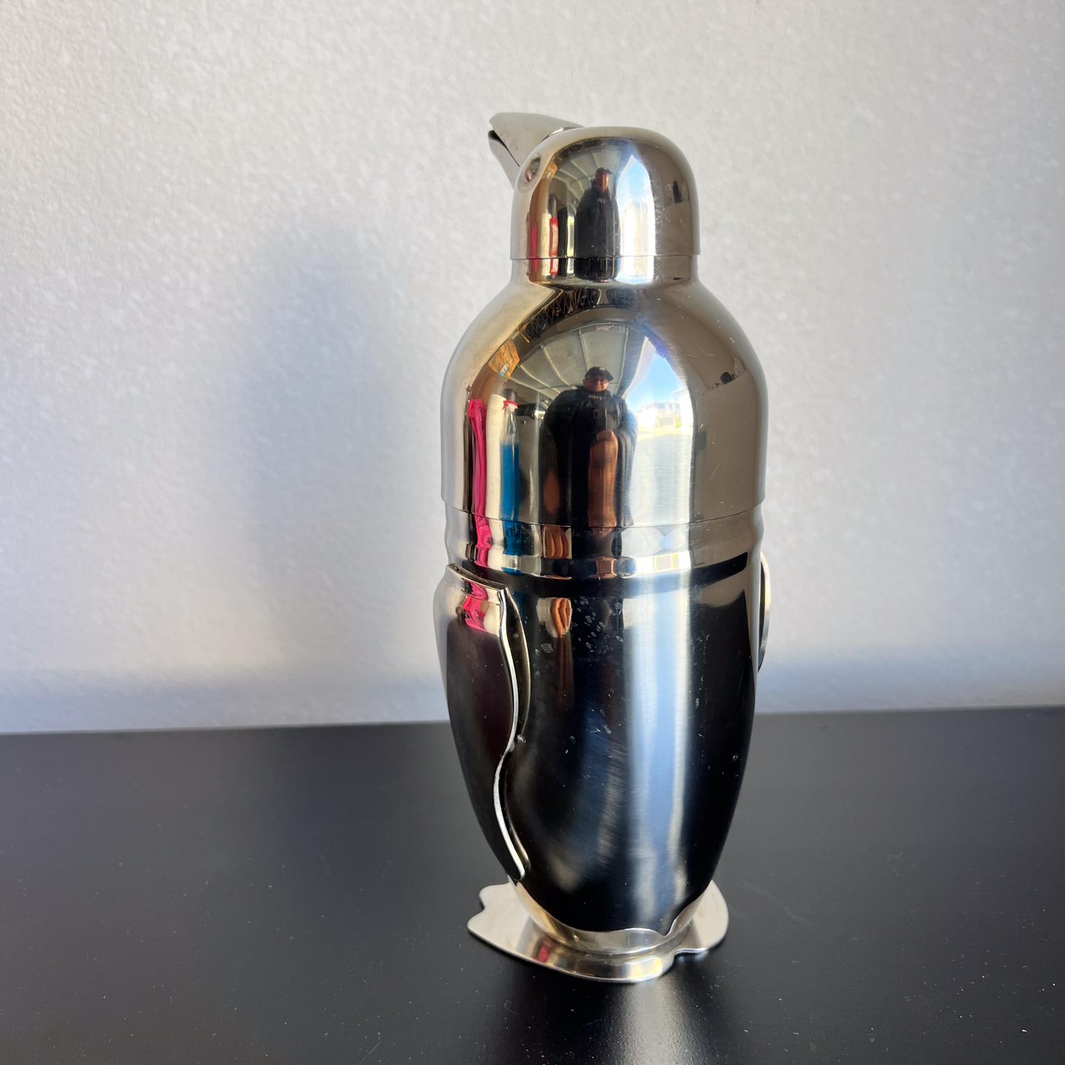 Oggi Penguin Cocktail Shaker Vintage Barware
Stainless Steel
9.25 h x 3.13 w x 3.5 d
preowned vintage
refer to images listed