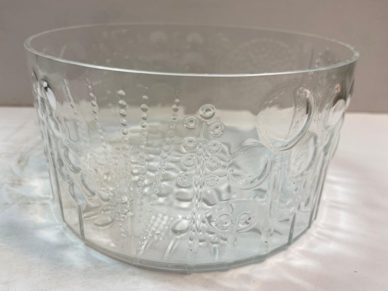 1960s Oiva Toikka for Nuutajarvi Notsjo, Iittala Flora Glass Serving Bowl In Good Condition For Sale In Atlanta, GA