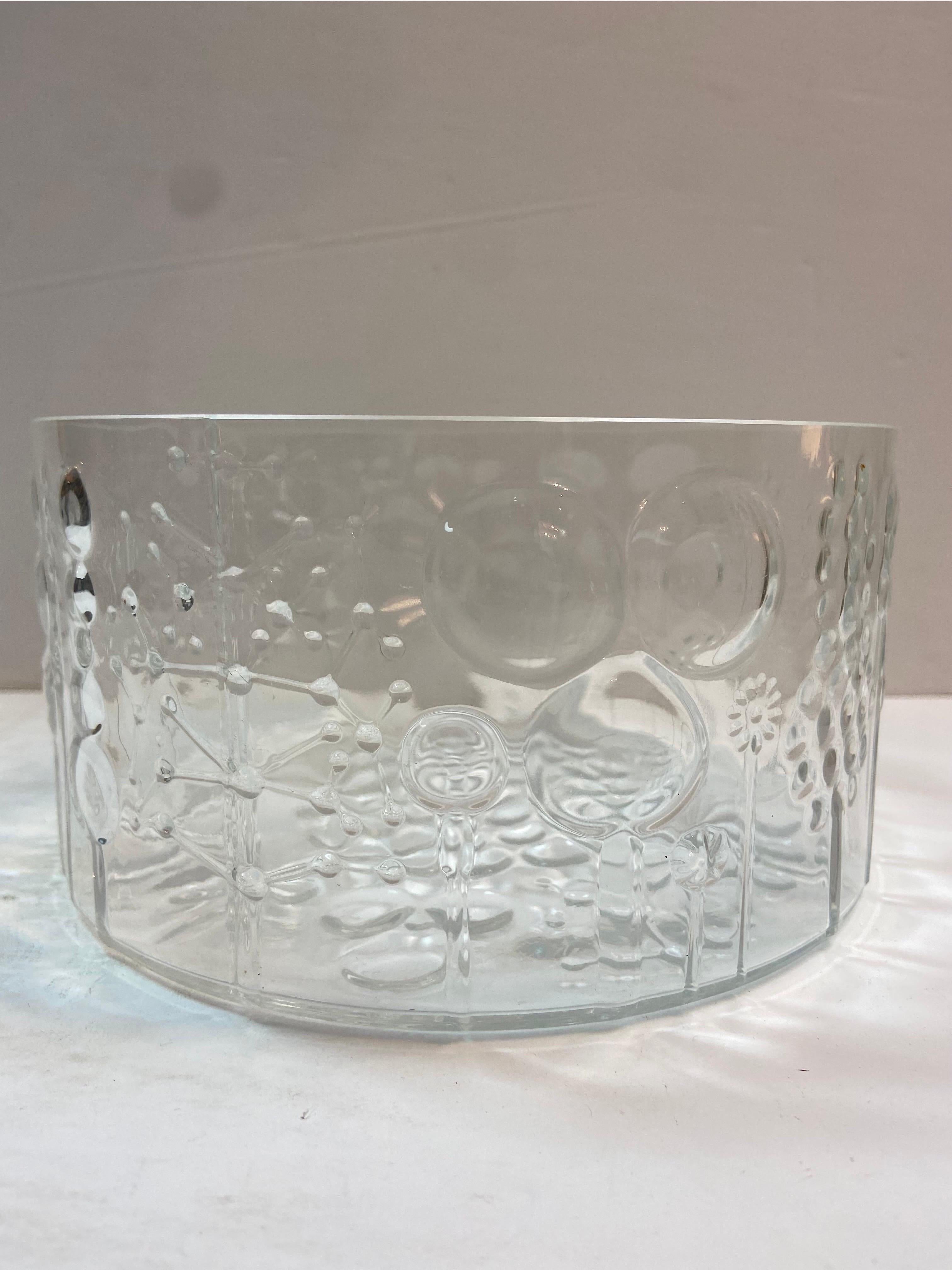 1960s Oiva Toikka for Nuutajarvi Notsjo, Iittala Flora Glass Serving Bowl In Good Condition For Sale In Atlanta, GA