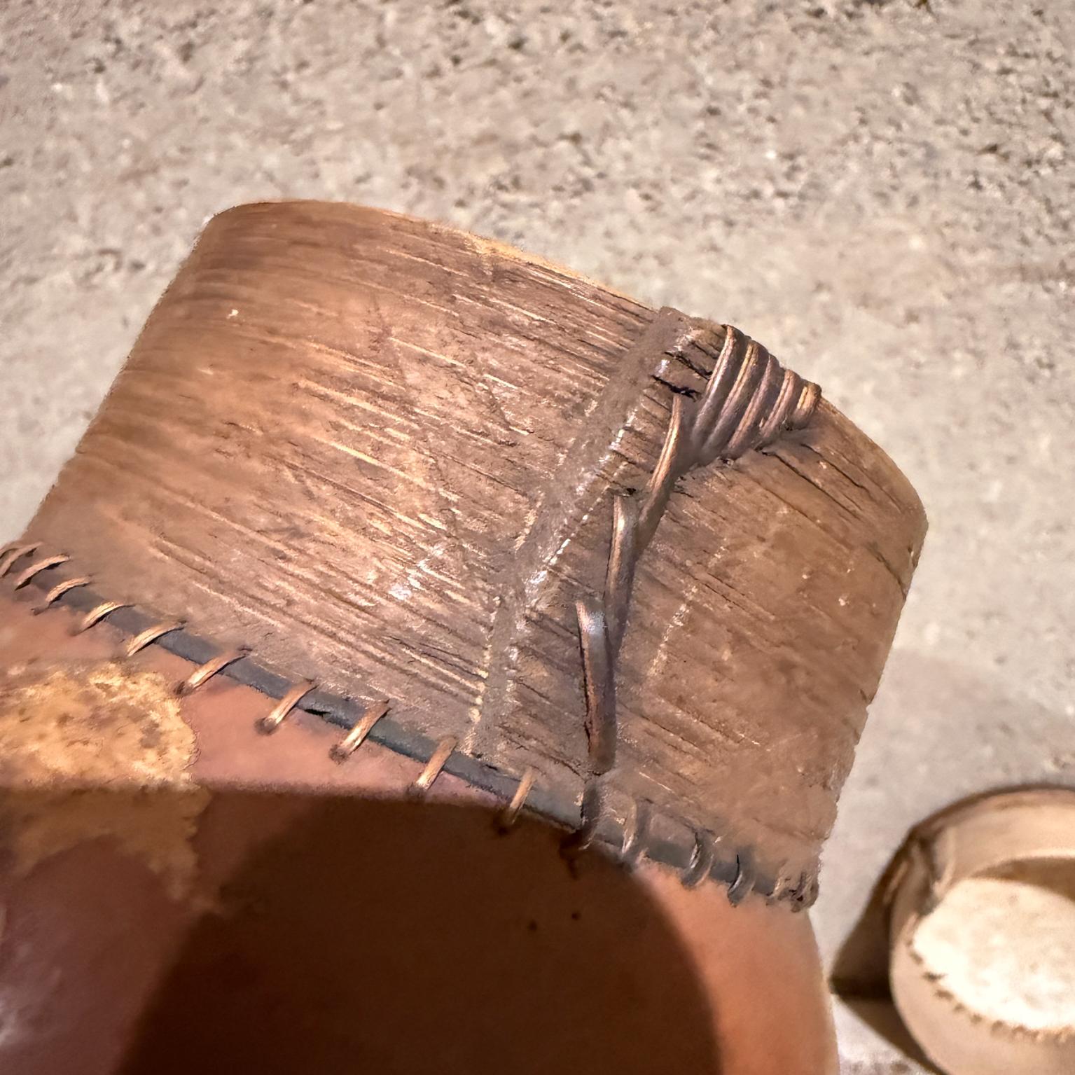 Vasija con tapa de arte calabaza antigua de los años 60, fabricada en Malta Hilo en venta