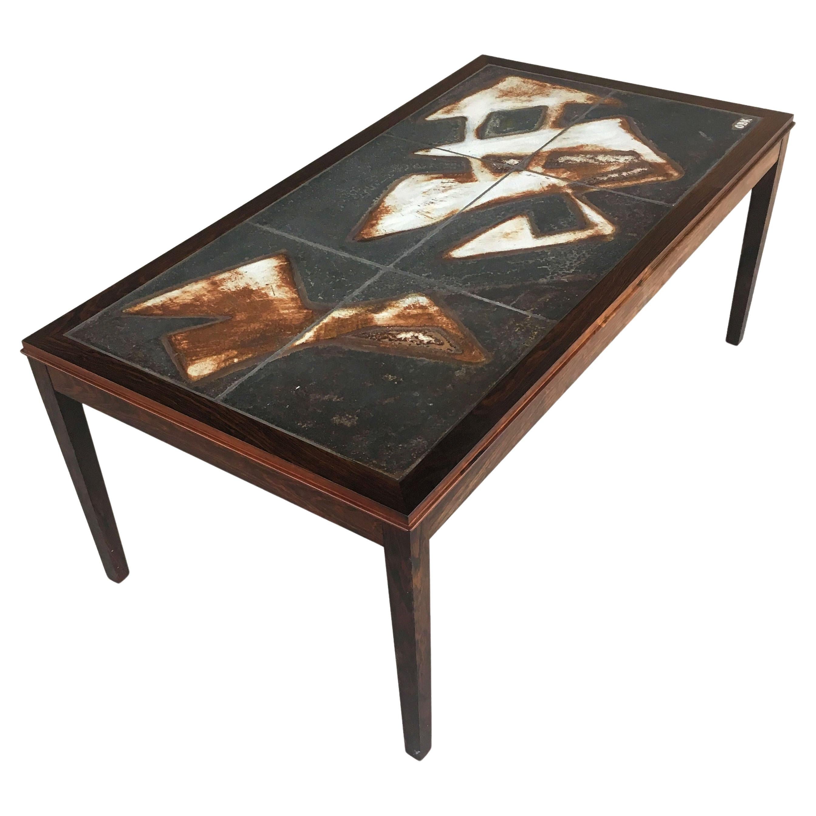 Mesa de centro Ole Bjorn Krüger de los años 60 con tapa de azulejos de palisandro totalmente restaurada