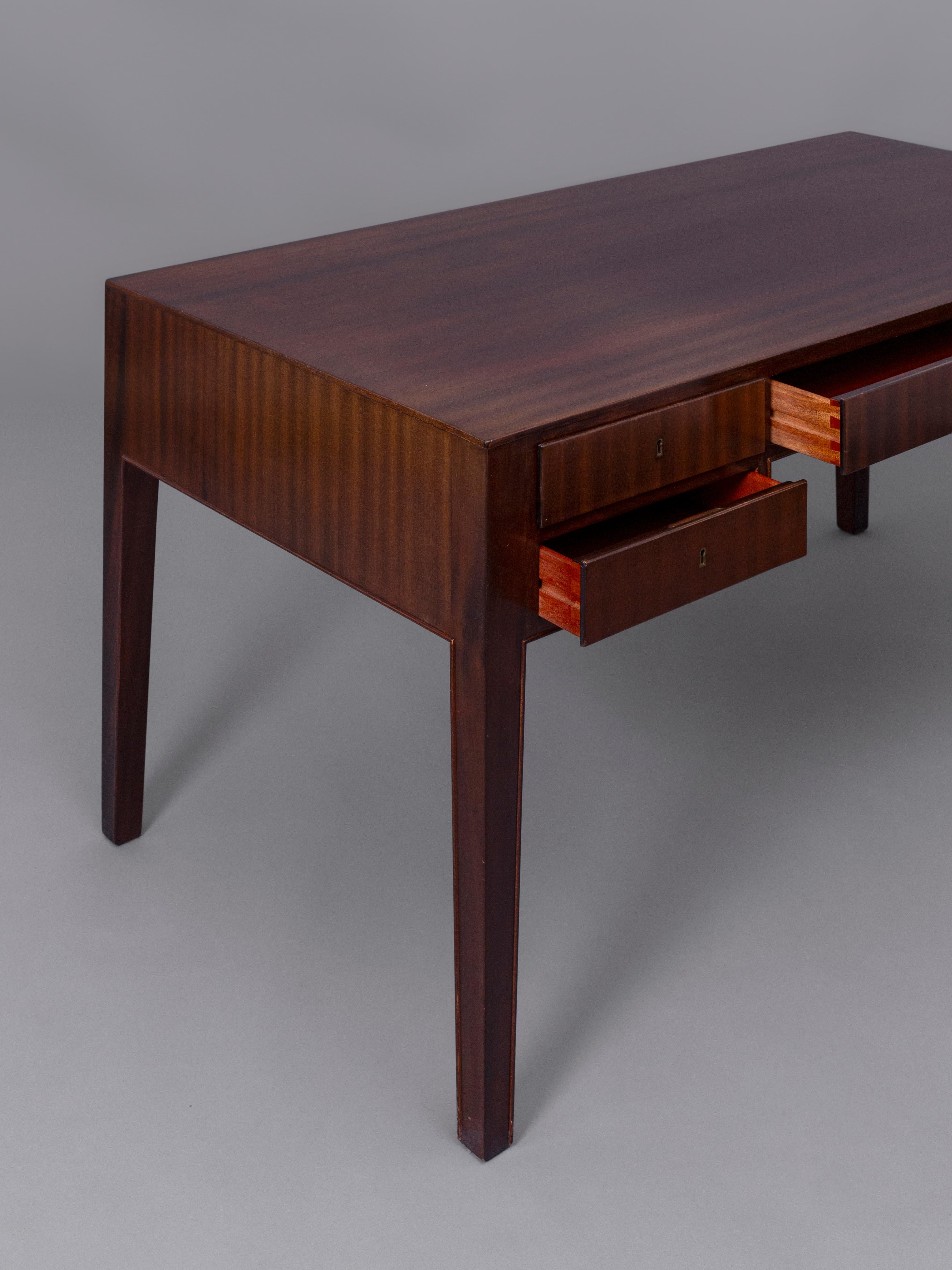 1960s Ole Wanscher Mahogany Desk  In Good Condition For Sale In Madrid, ES