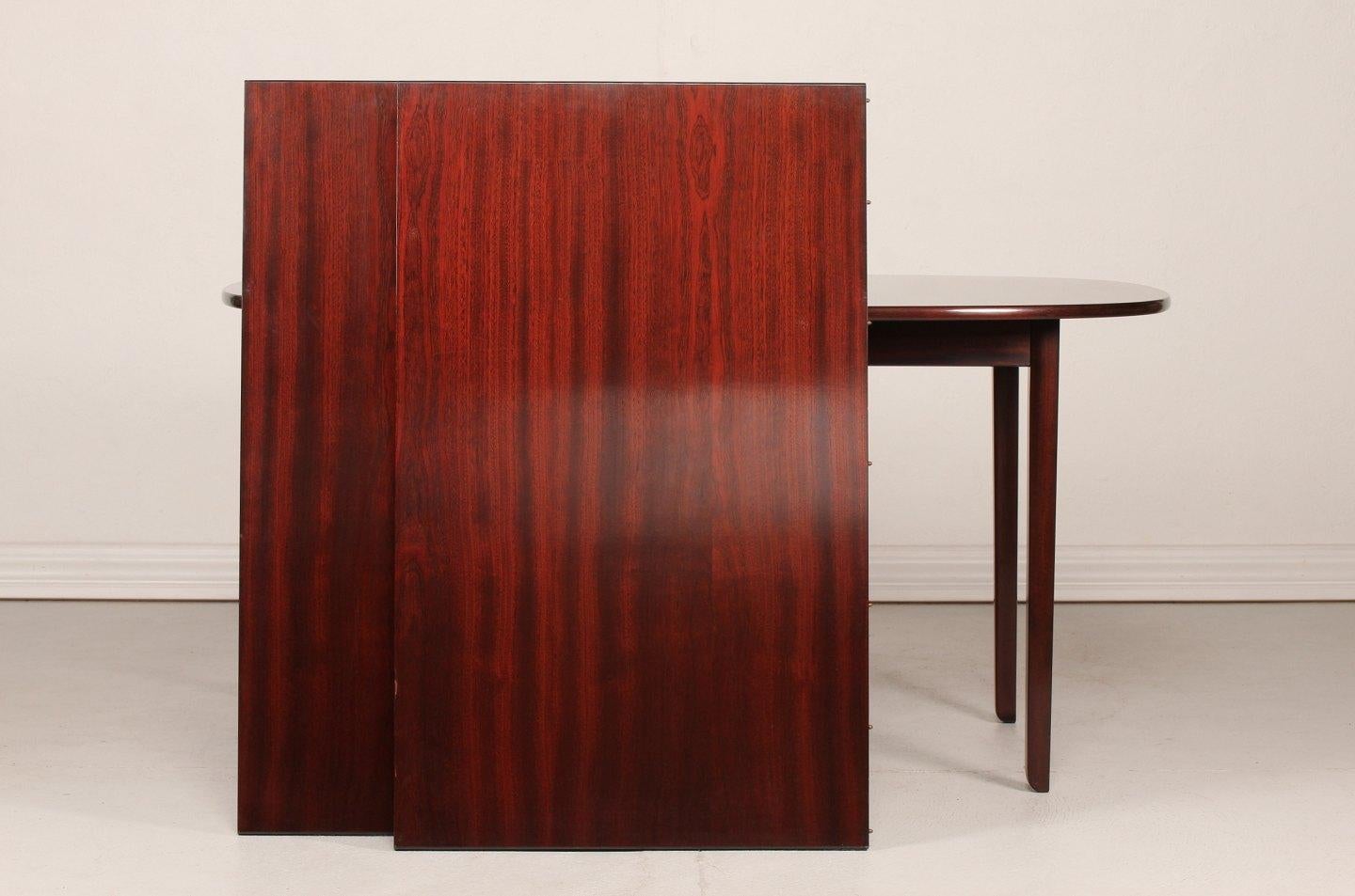 1960s Ole Wanscher Restored Expandable Mahogany Dining Table by P. Jeppesen For Sale 1