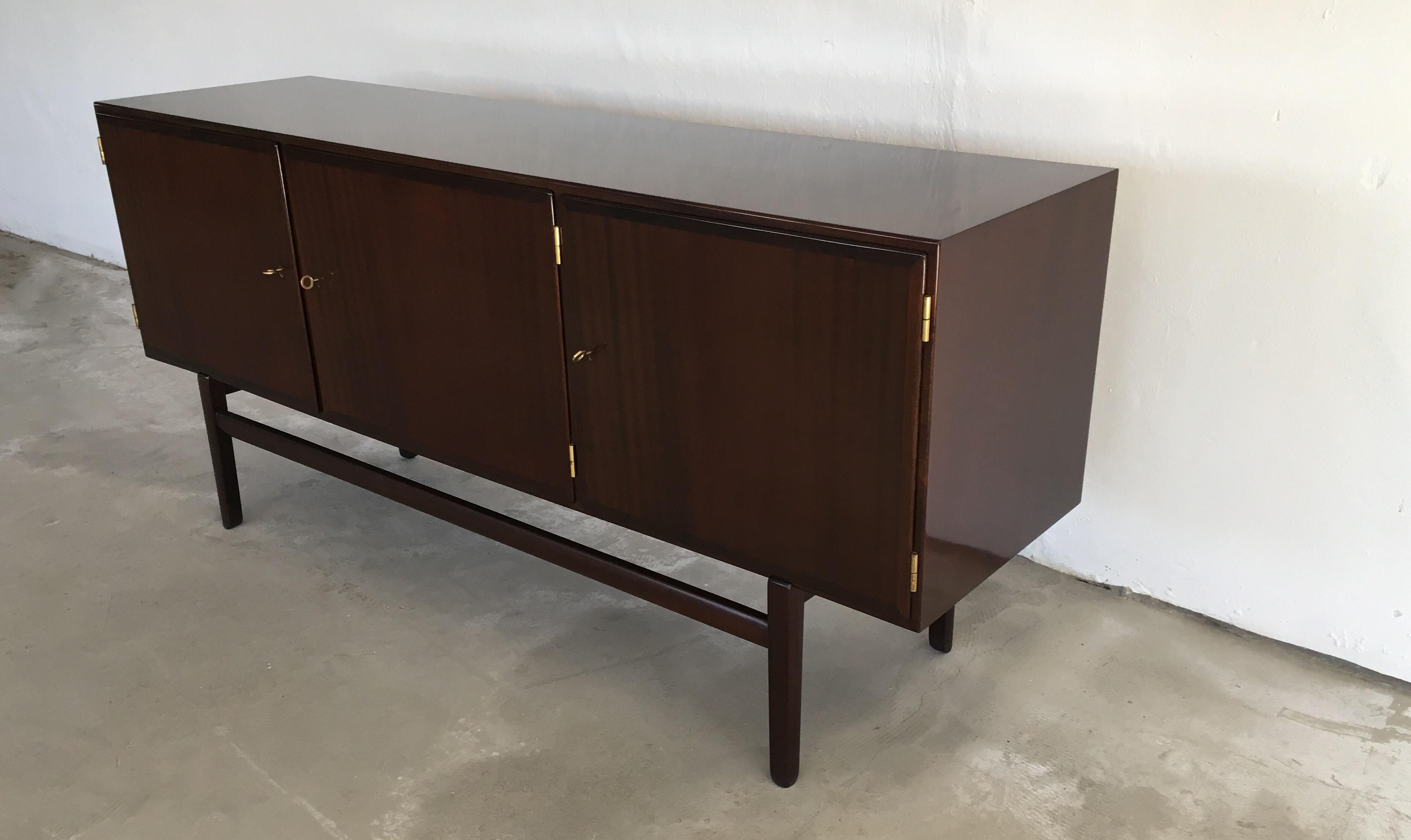 Ensemble de tables de salle à manger, buffet, table d'appoint et 12 chaises Ole Wanscher des années 1960 en vente 4