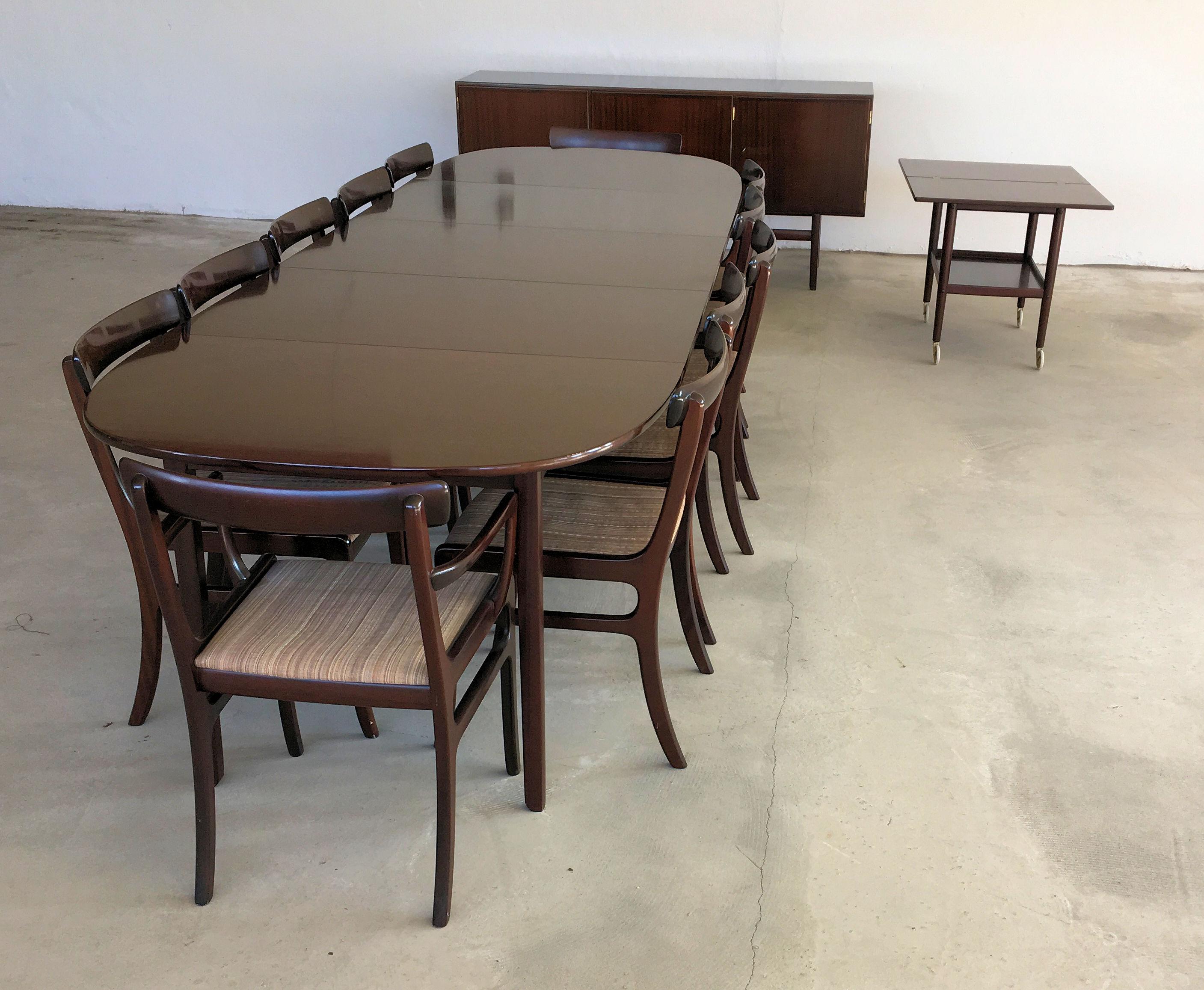 Set aus Esstisch, Sideboard, Beistelltisch und 12 Stühlen, Ole Wanscher, 1960er Jahre (Skandinavische Moderne) im Angebot