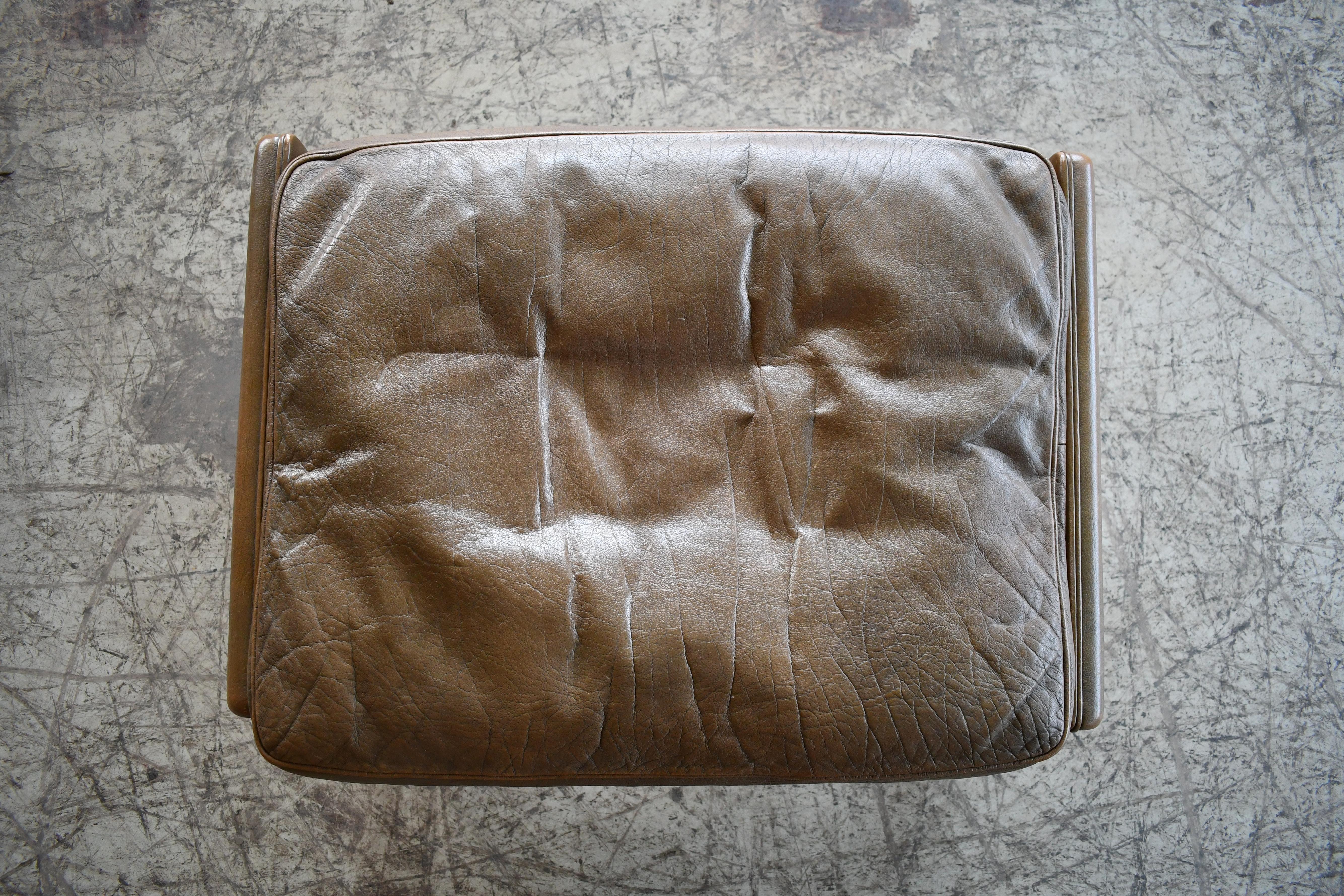 1960's Olive Brown Leather Lounge Chair with Ottoman by Illum Wikkelsø In Good Condition In Bridgeport, CT