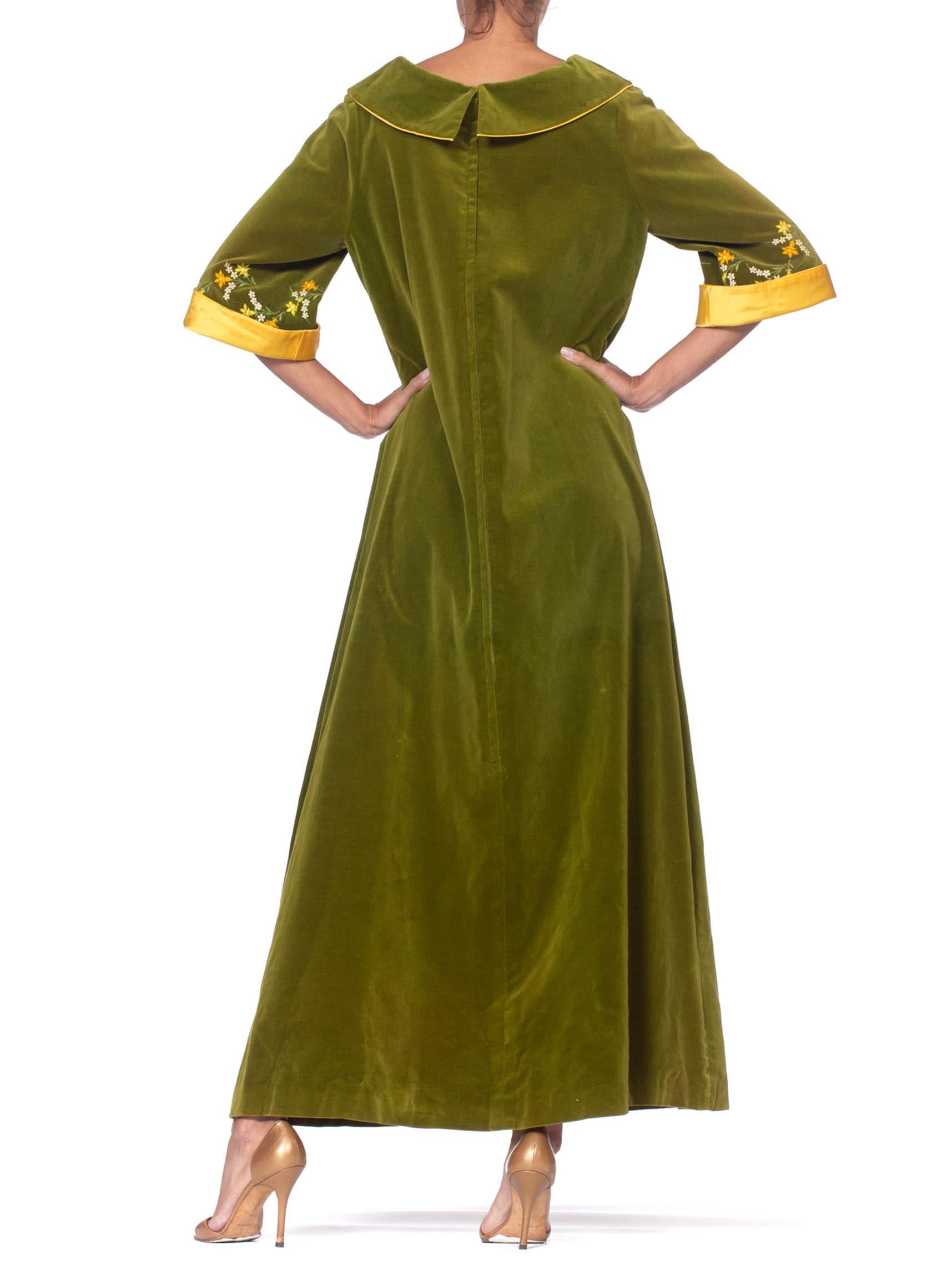1960S Olive Green Cotton Velvet House Dress With Yellow Floral Embroidery & Sat In Excellent Condition In New York, NY