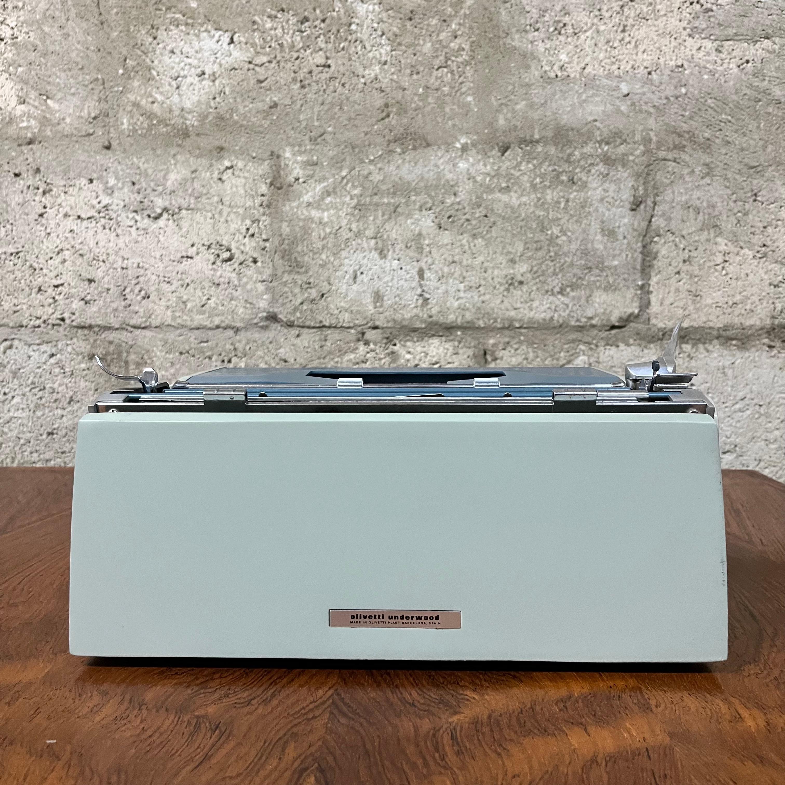 1960s Olivetti Underwood 21 Portable Typewriter With Original Travel Case 6