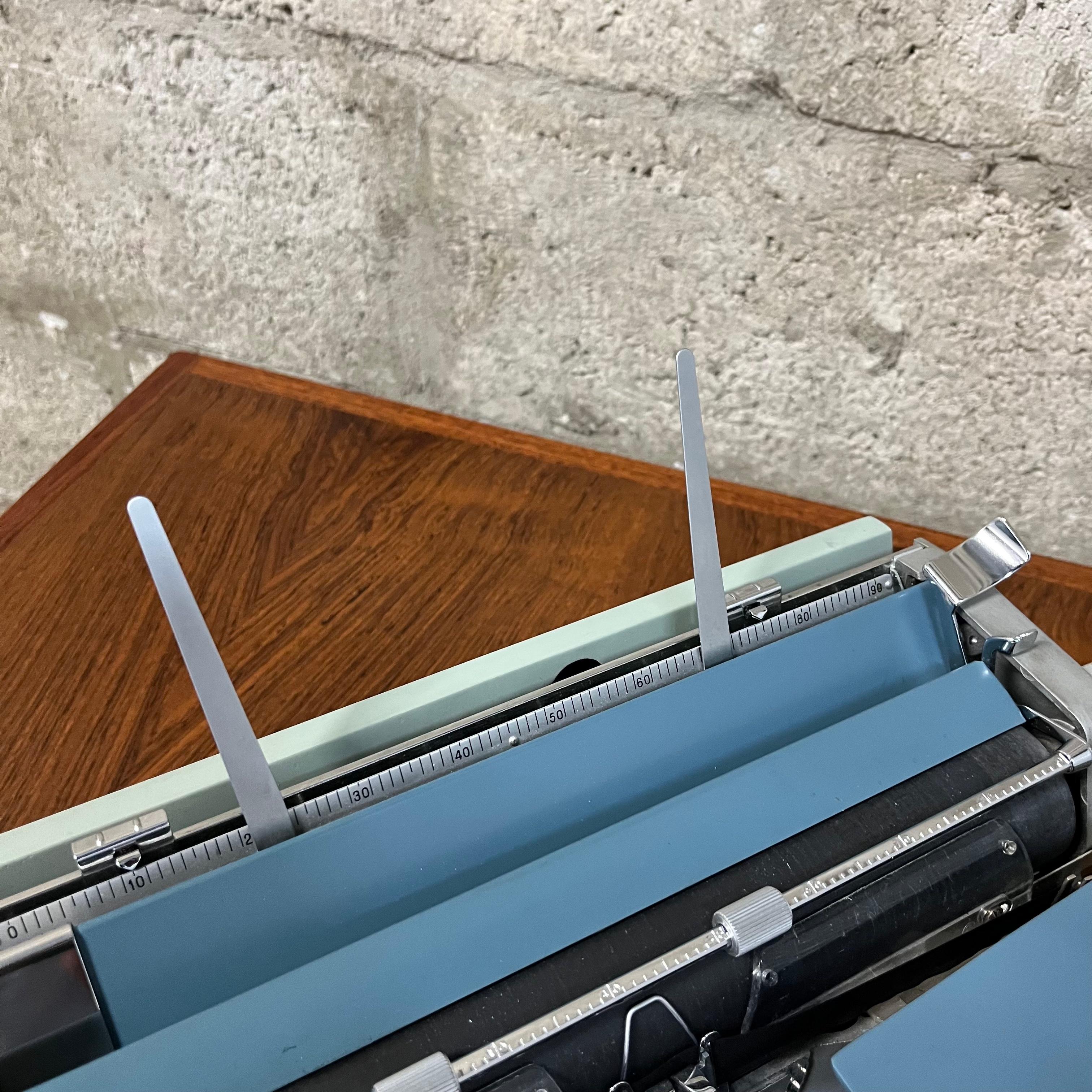 Typeur de table Olivetti Underwood 21 des années 1960 avec étui de voyage d'origine 9