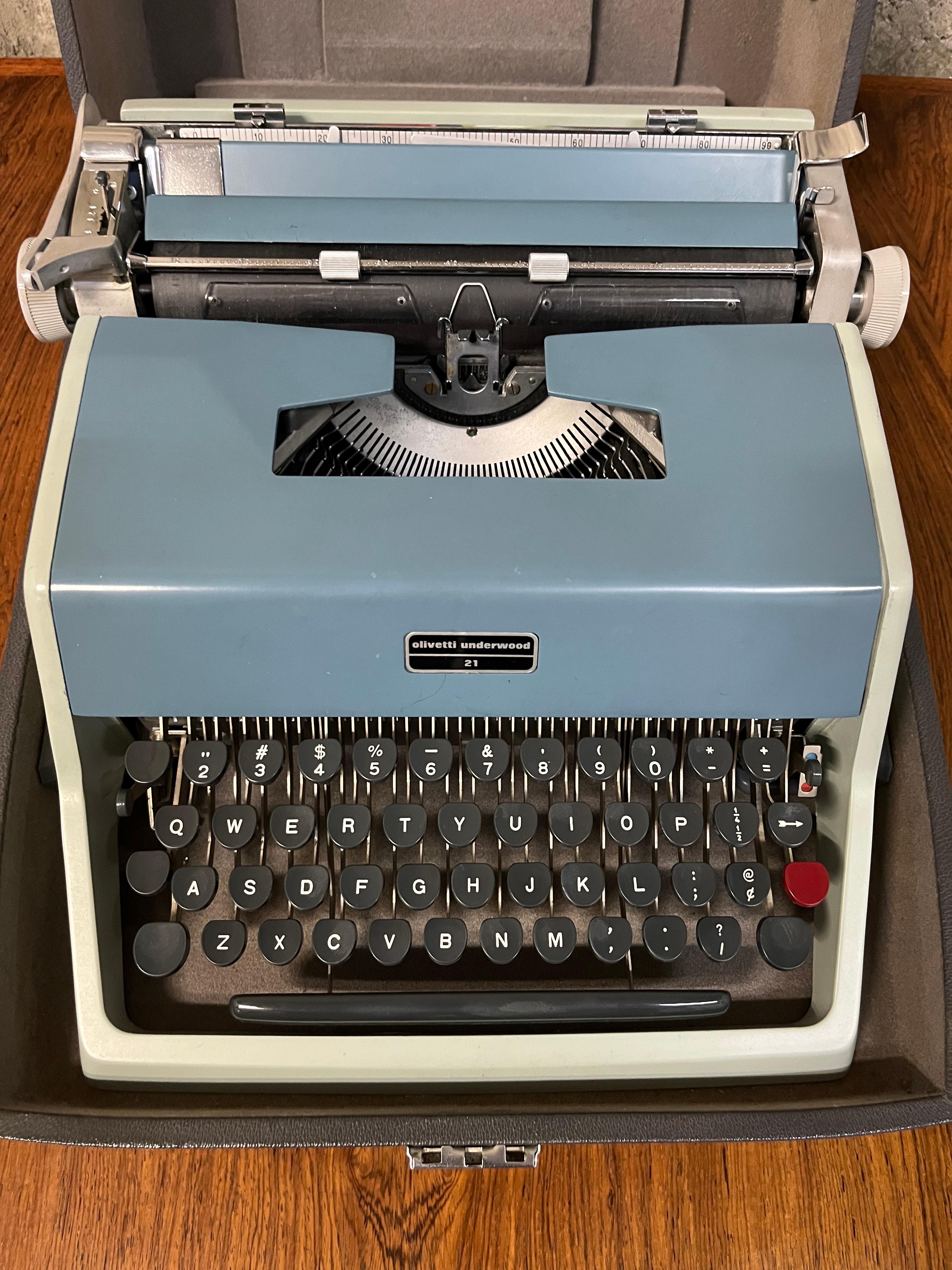 Metal 1960s Olivetti Underwood 21 Portable Typewriter With Original Travel Case