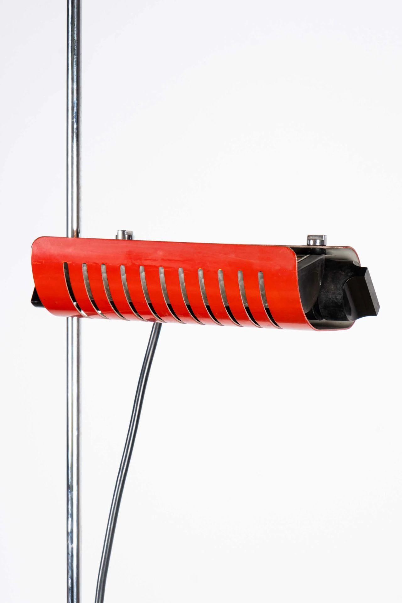 A minimalistic lamp designed by Joe Colombo for Oluce, the ‘Spider’ floor lamp features a stove-enamelled sheet metal reflector, purposely designed to direct light. The head of the lamp is connected to the stem by a plastic joint, allowing the