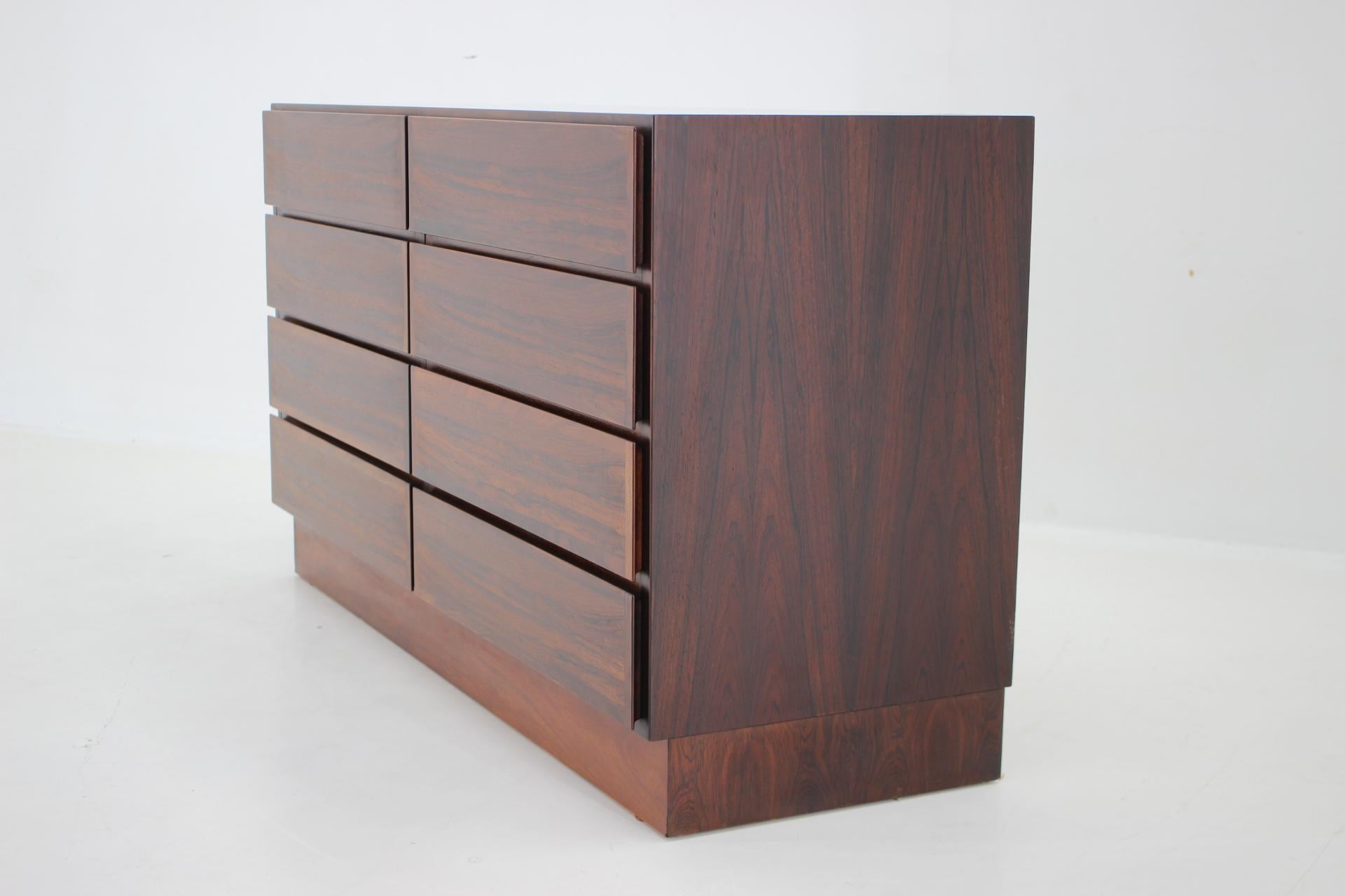 1960s Omann Jun Palisander Chest Of Drawers In Good Condition For Sale In Praha, CZ