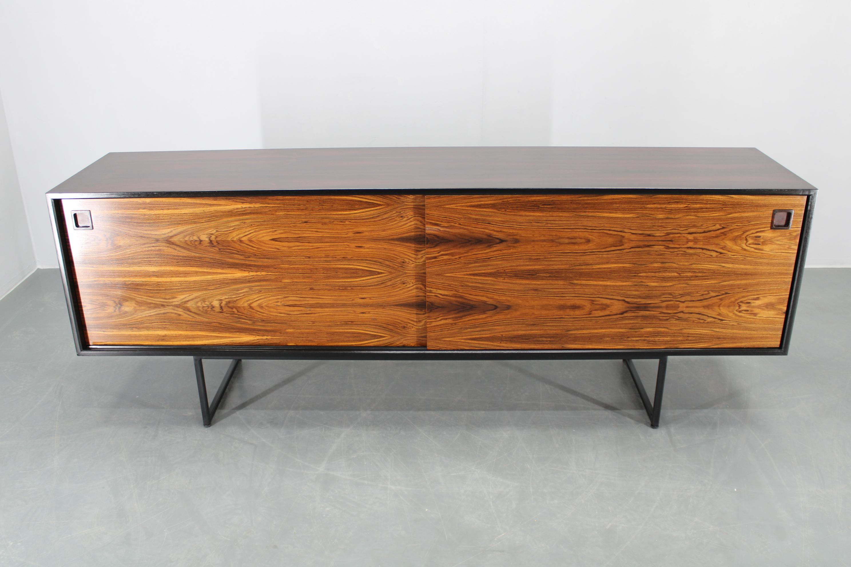 1960er Omann Jun Sideboard, Dänemark (Moderne der Mitte des Jahrhunderts) im Angebot