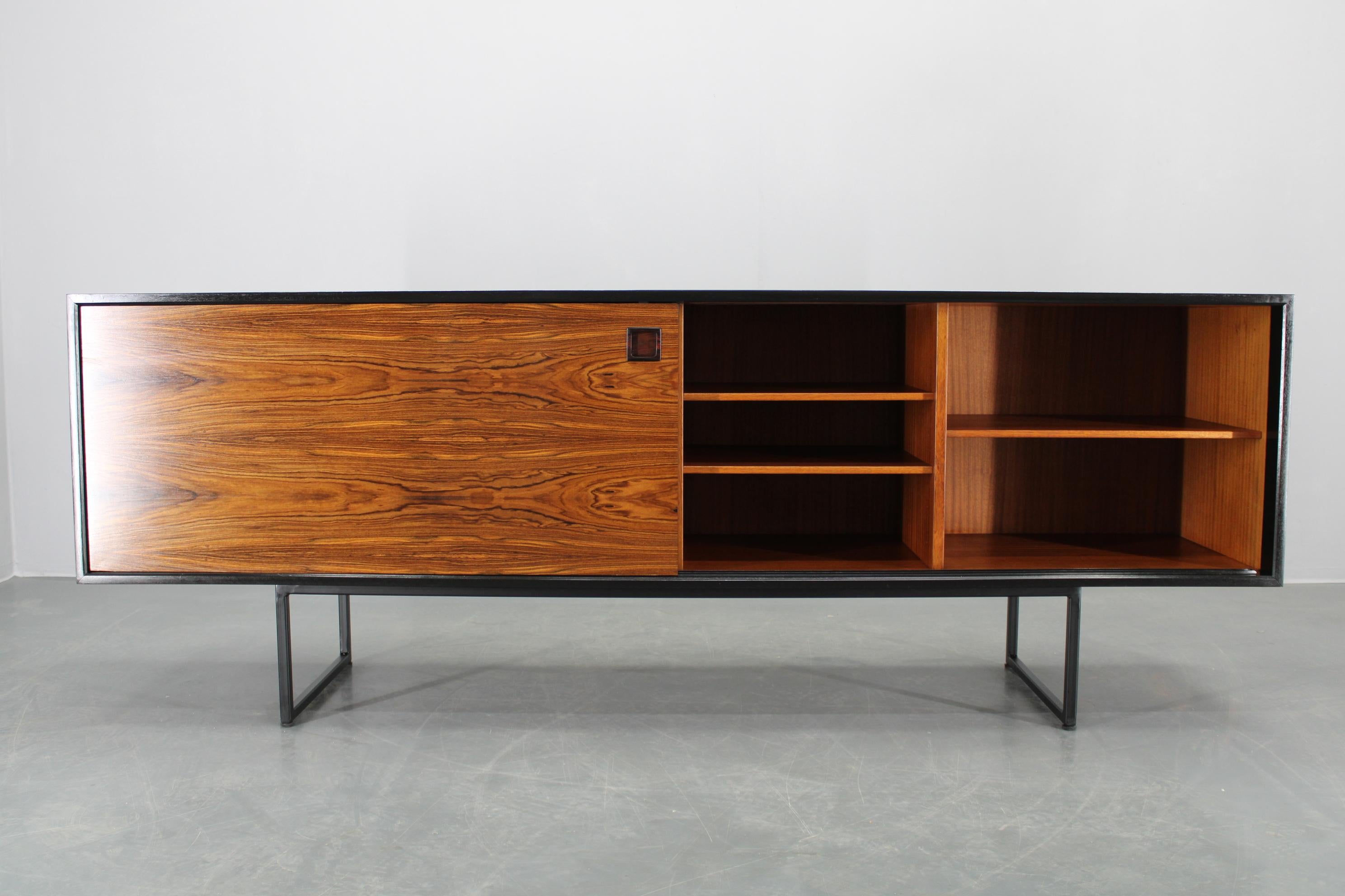1960er Omann Jun Sideboard, Dänemark im Zustand „Gut“ im Angebot in Praha, CZ