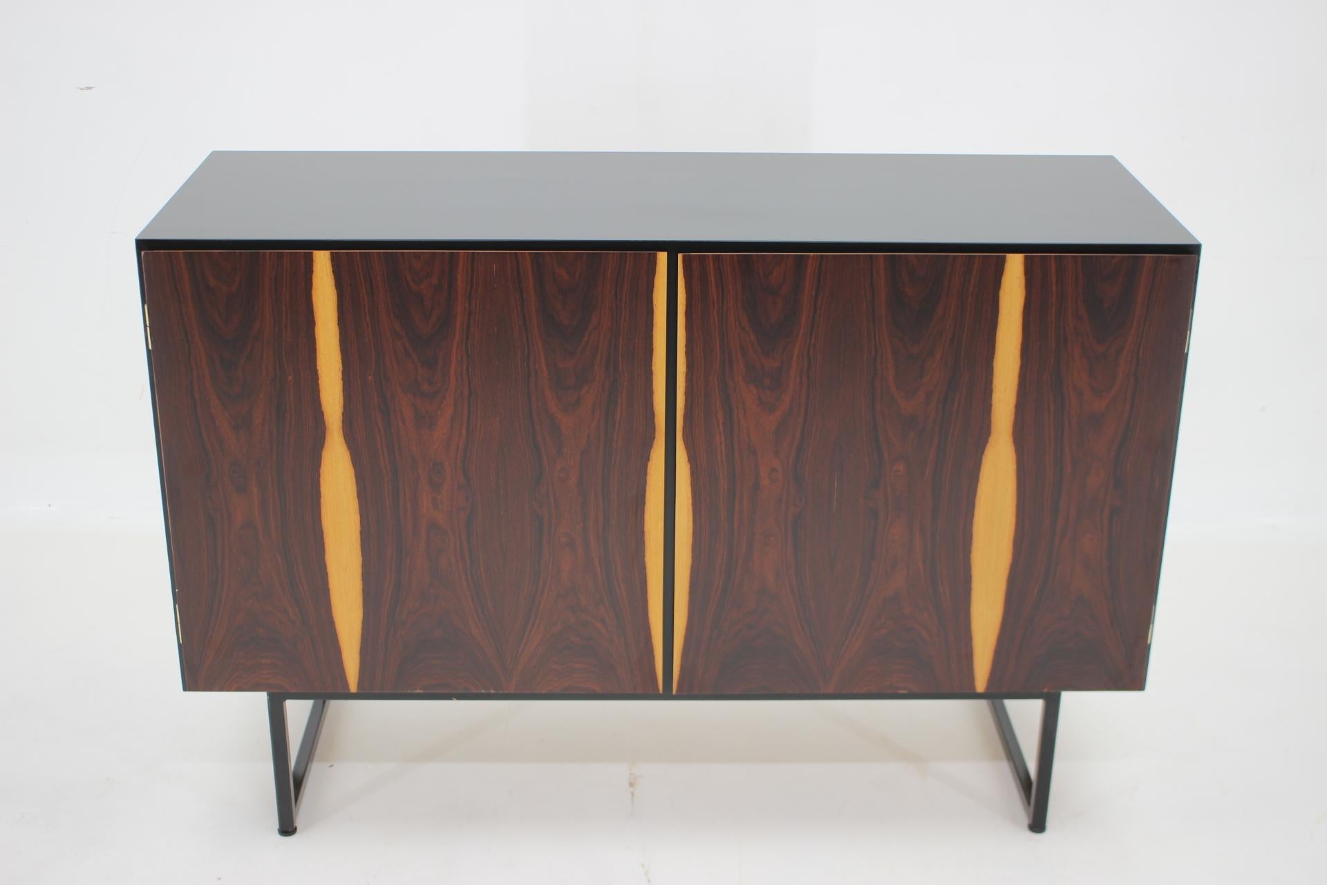 - New cocobolo palisander veneer on doors and black lacquered body and drawers with matte finish
- The black lacquered hairpin legs were added afterwards.