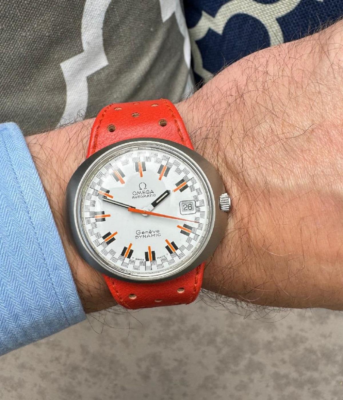 1960's OMEGA DYNAMIC Vintage Mens Cal. 565 Watch with Racing Dial - Stainless St For Sale 4