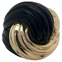 1960's Onyx 14 Karat Yellow Gold Ribbed Knot Dome Vintage Estate Ring