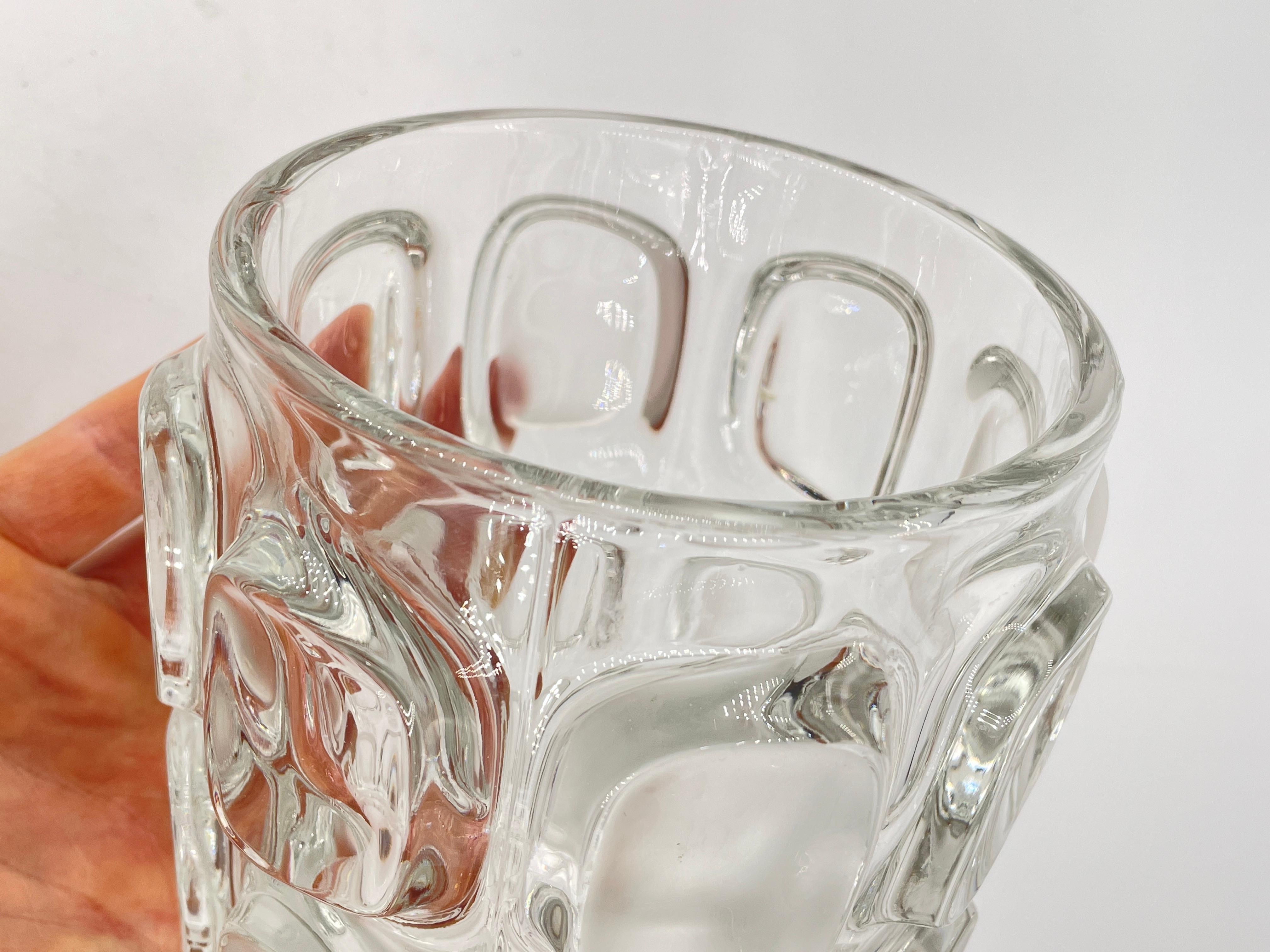 1960s Op Art Glass MCM Vase by Frantisek Vizner for Sklo Union Libochovice For Sale 3