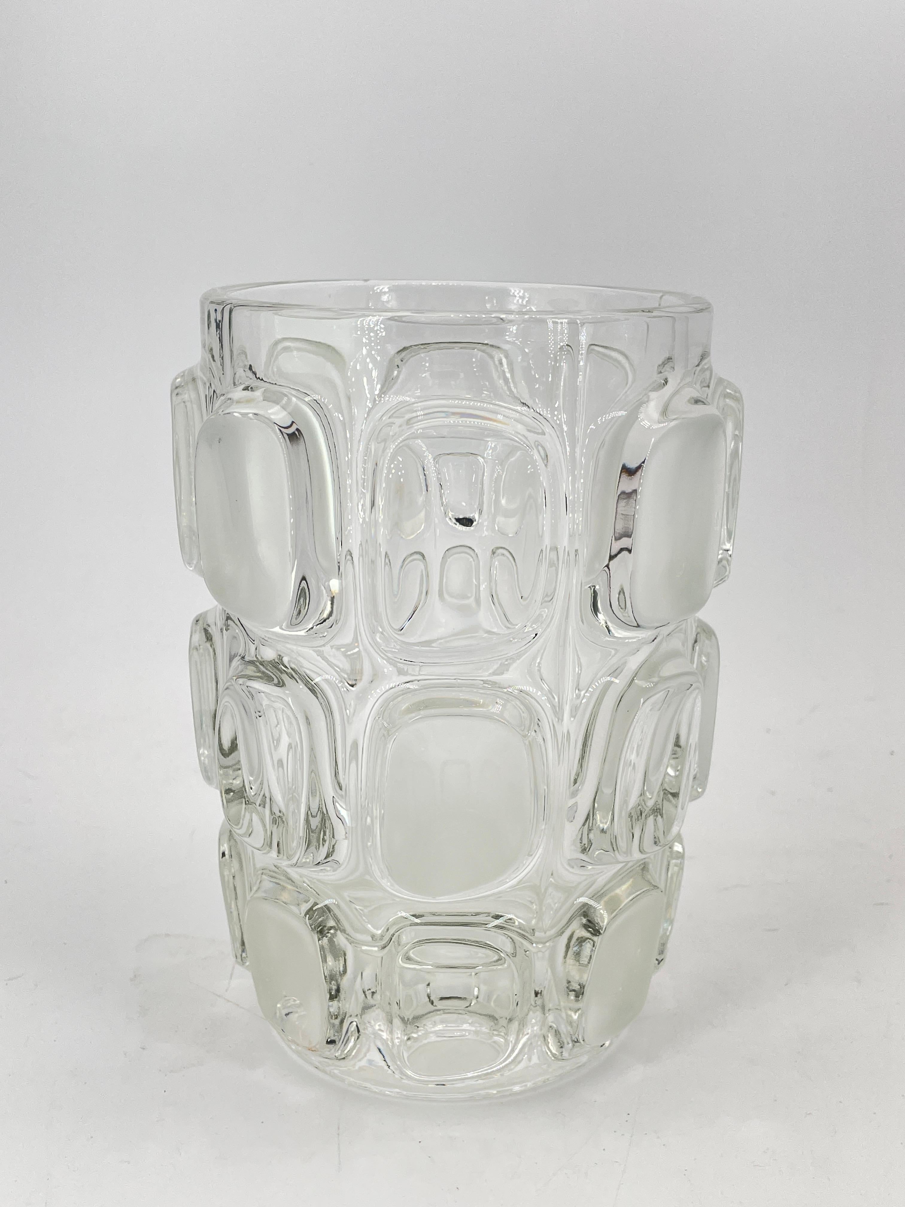 1960s Op Art Glass MCM Vase by Frantisek Vizner for Sklo Union Libochovice In Good Condition For Sale In Hyattsville, MD