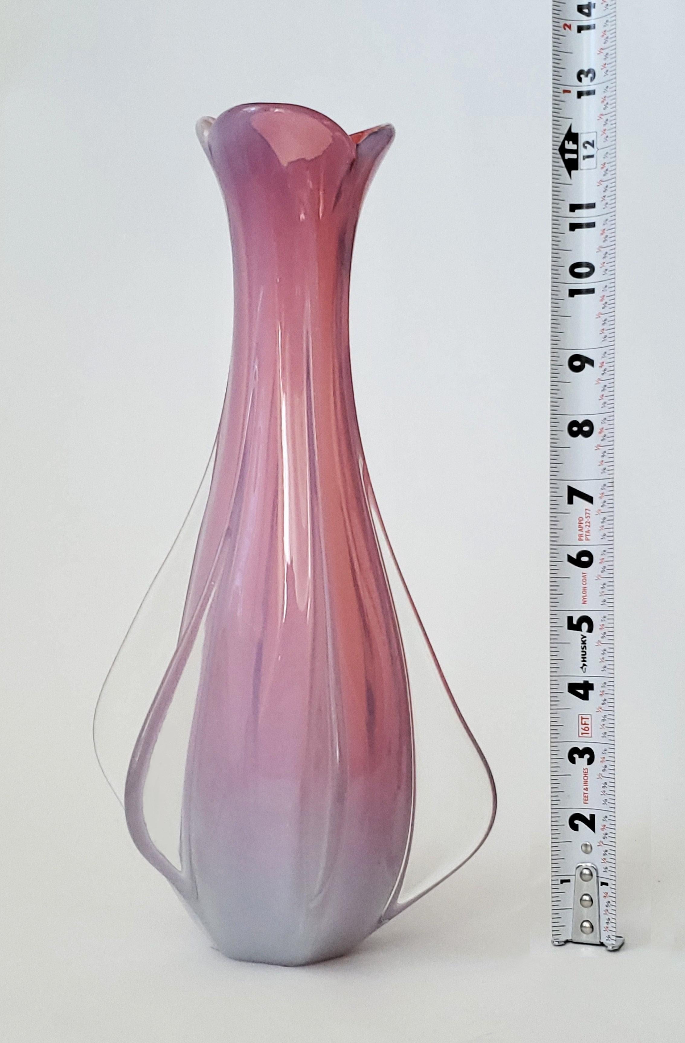 Vaso in vetro di Murano rosa opalescente del 1960 in vendita 4