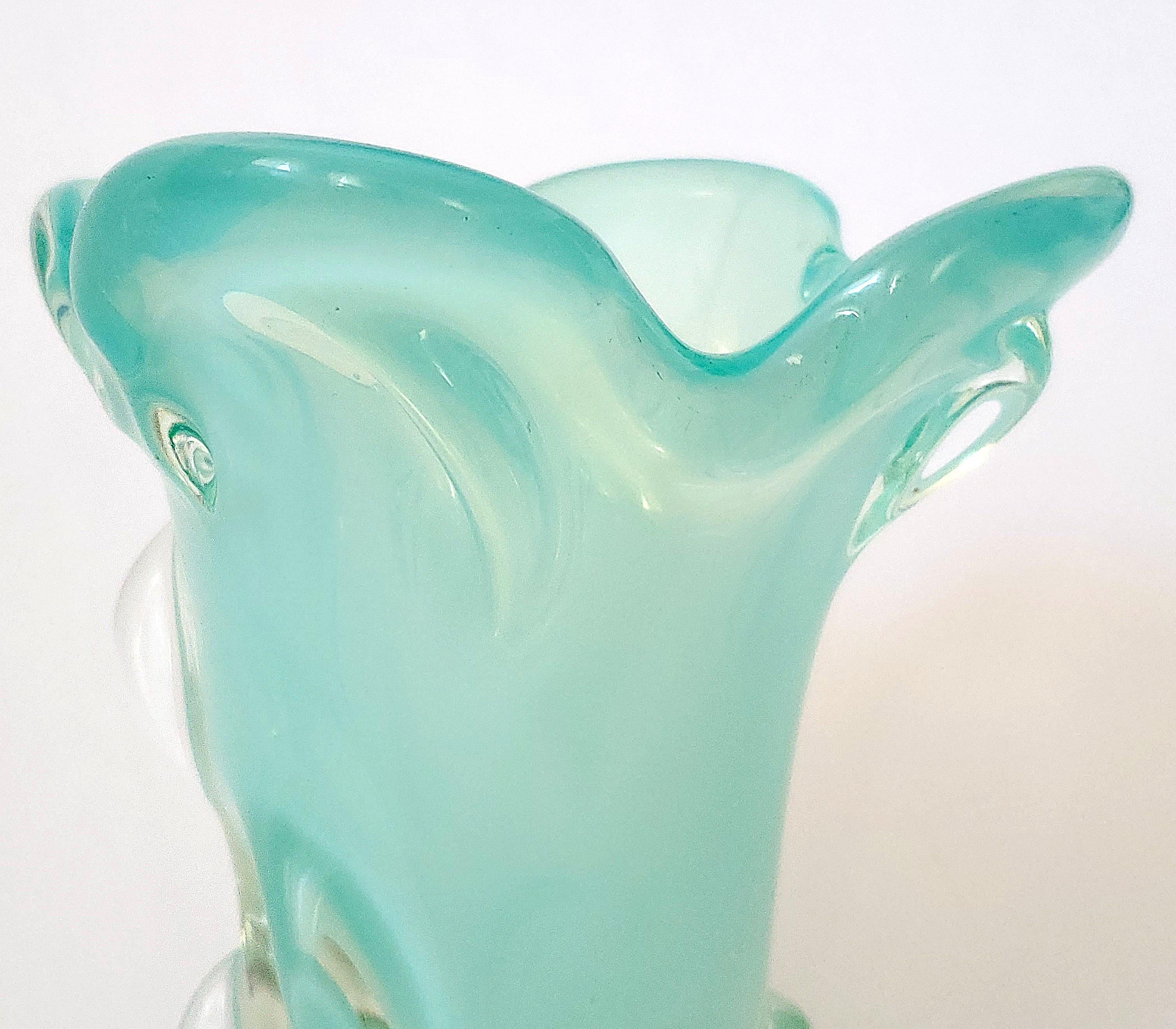 Vetro Vaso in vetro di Murano opalescente turchese del 1960 in vendita
