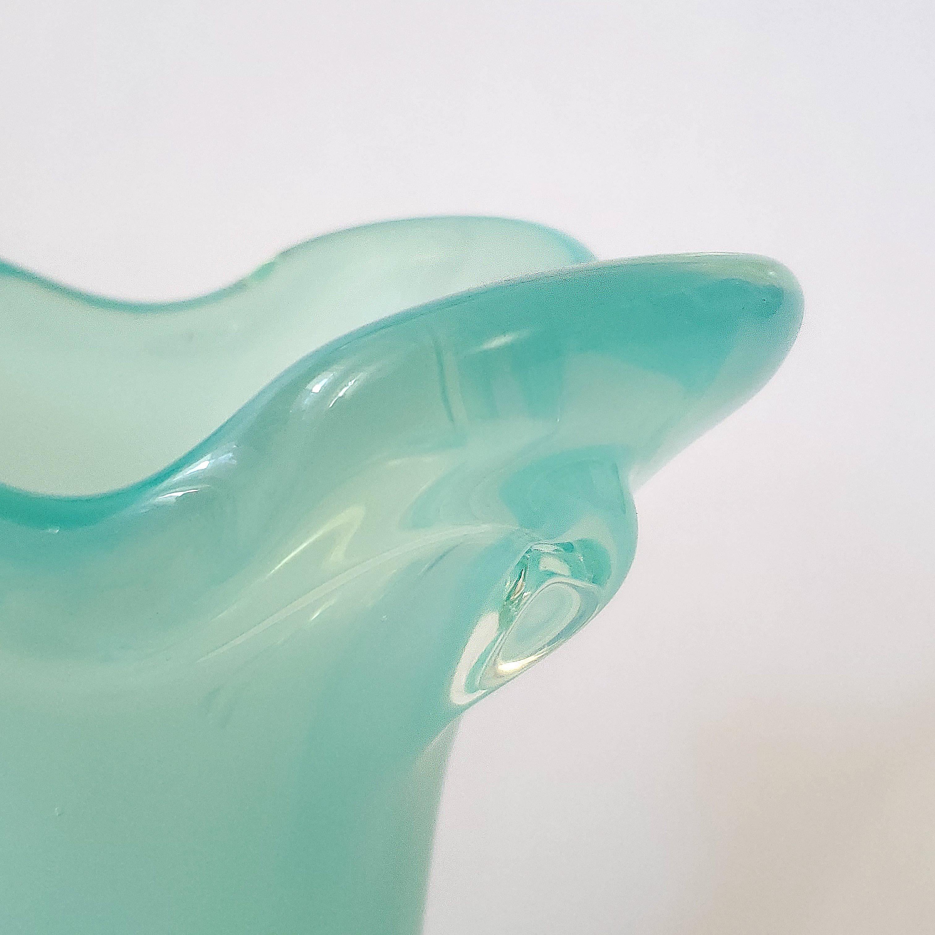 Vaso in vetro di Murano opalescente turchese del 1960 in vendita 1
