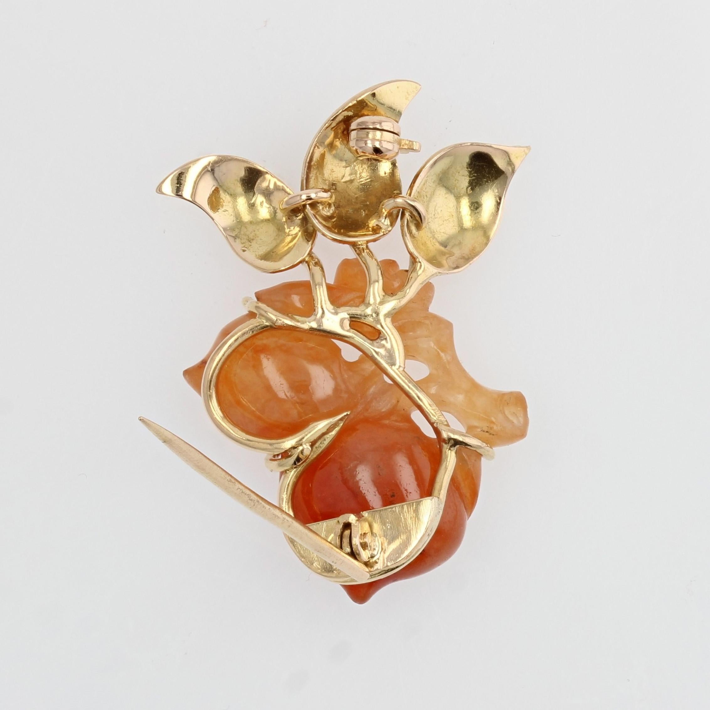 1960s Orange Jade 18 Karat Yellow Gold Brooch For Sale 3