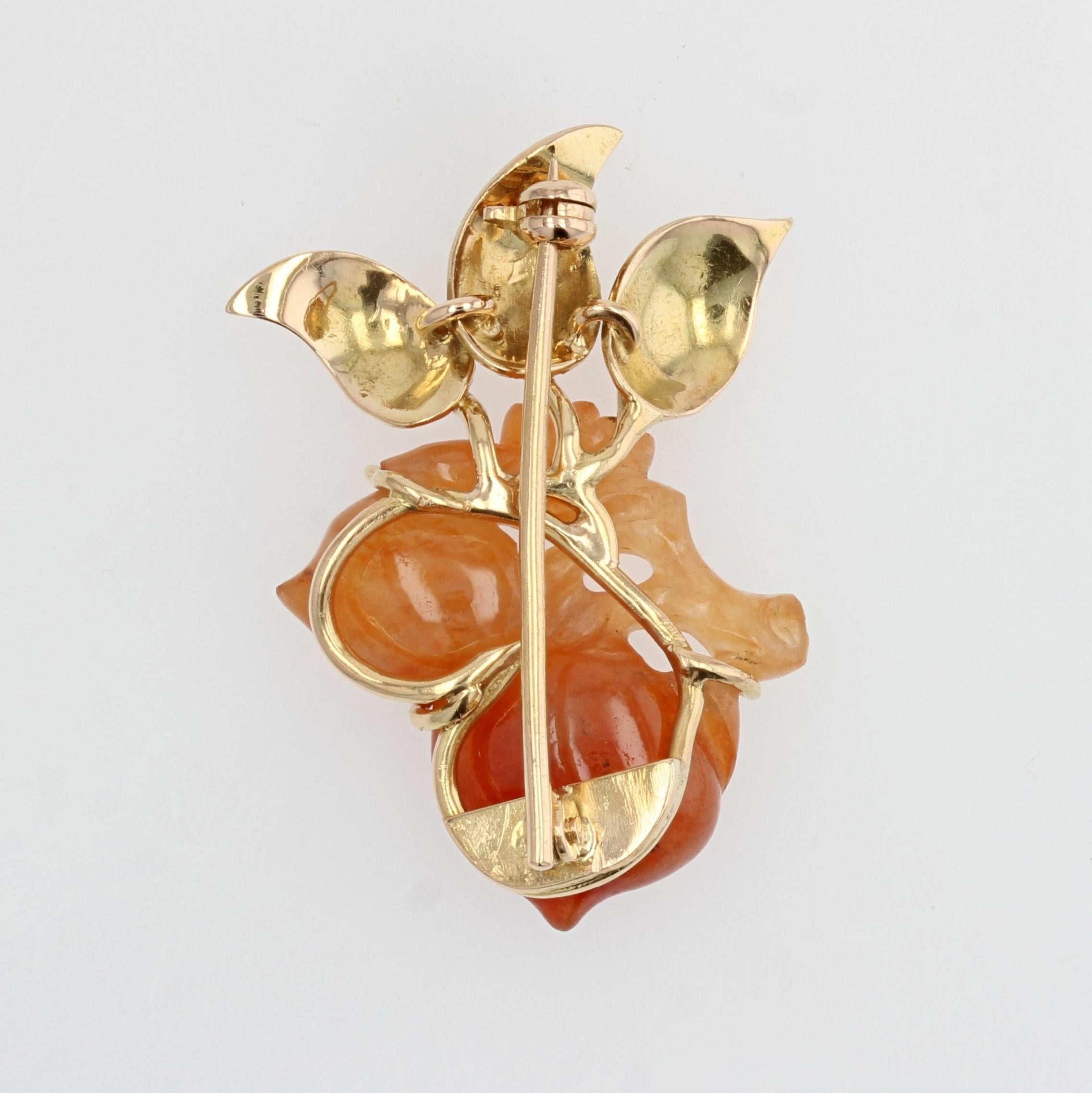 1960s Orange Jade 18 Karat Yellow Gold Brooch For Sale 1