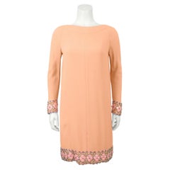 Vestido de cóctel de crepé de seda naranja de los años 60 con espalda abierta y elaborada pedrería