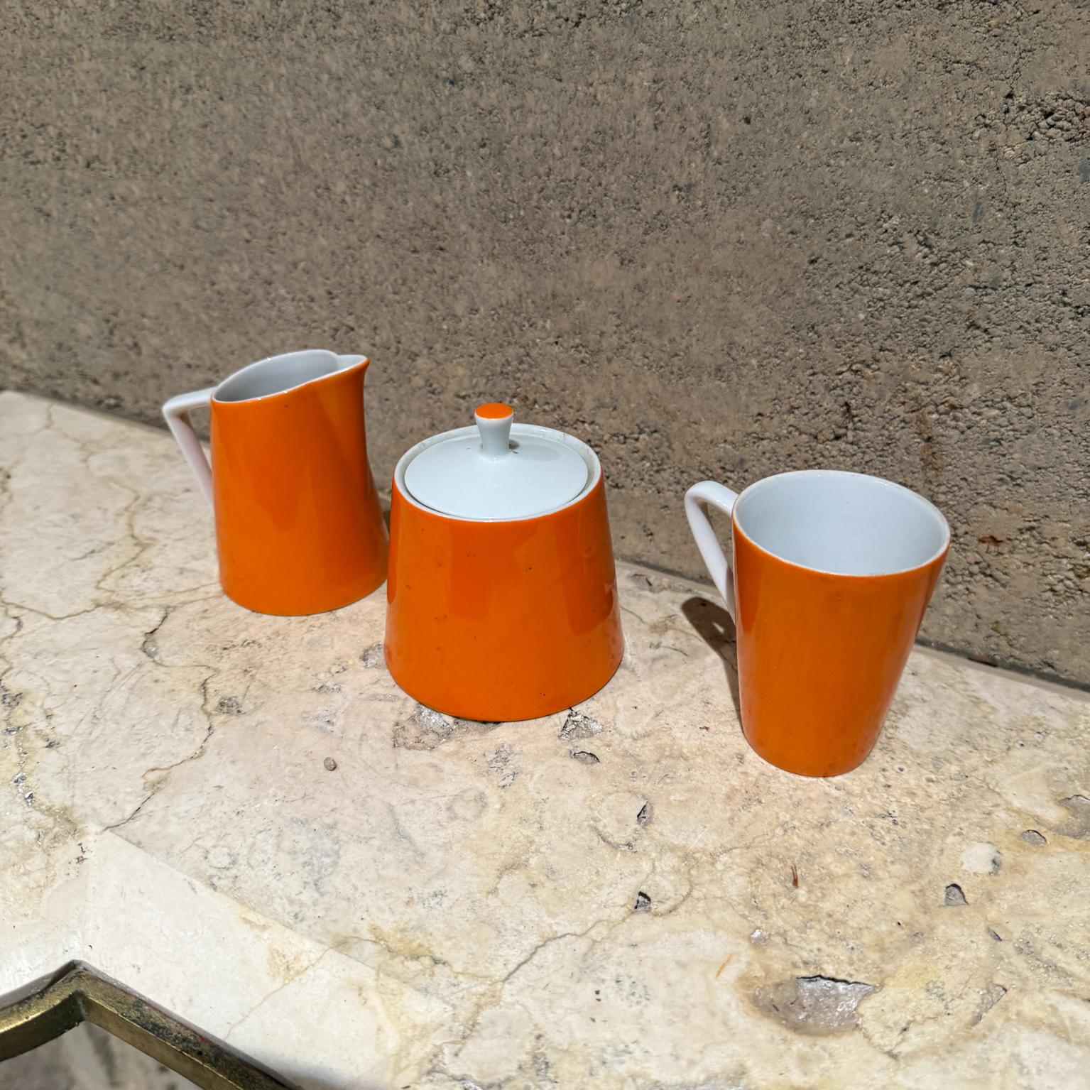 1960er Jahre Orange Sugar Creamer Set & Kaffeebecher im Zustand „Gut“ im Angebot in Chula Vista, CA