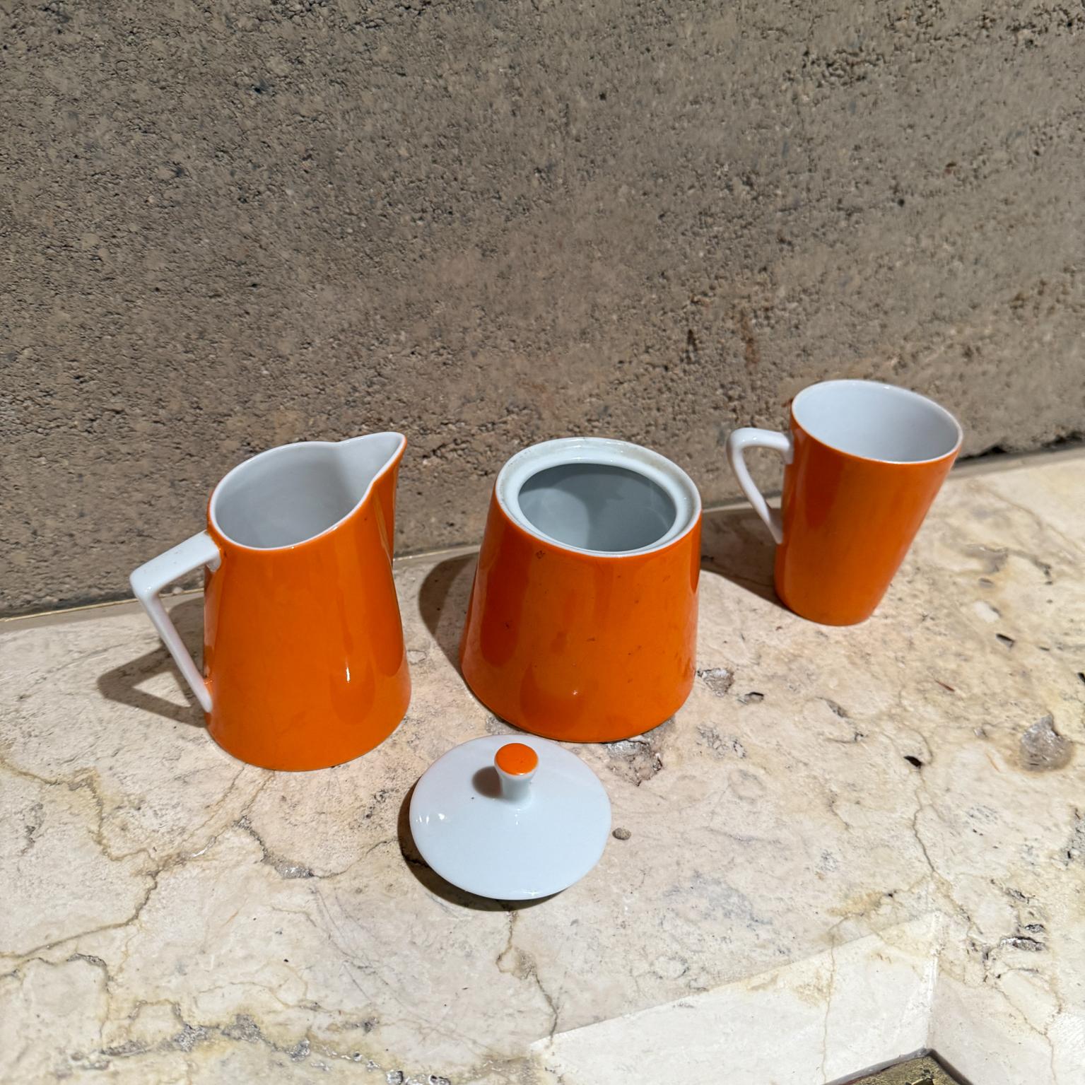 1960er Jahre Orange Sugar Creamer Set & Kaffeebecher (20. Jahrhundert) im Angebot