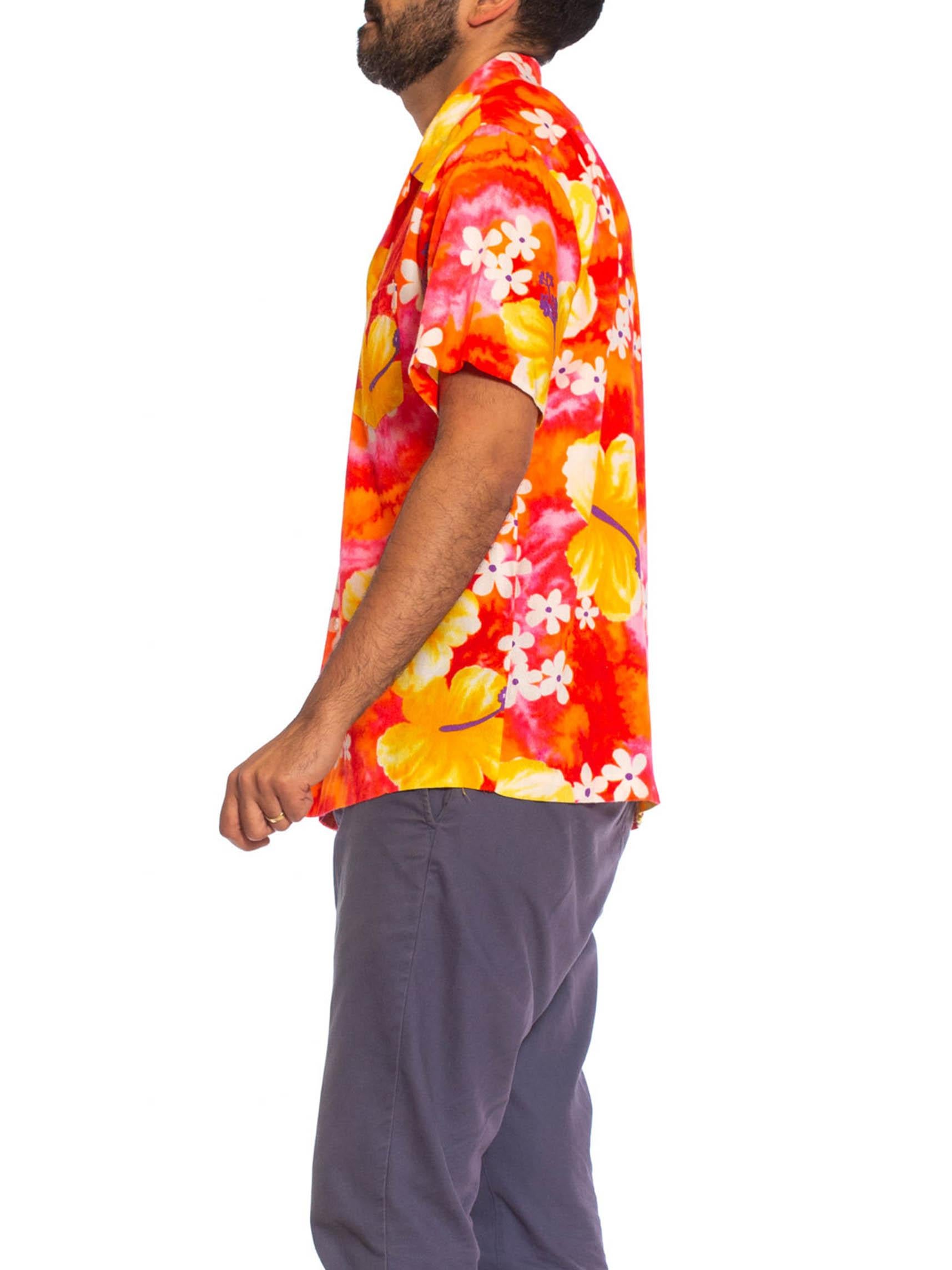 1960S Camisa hawaiana de algodón para hombre naranja, amarilla y rosa en Excelente Estado en New York, NY