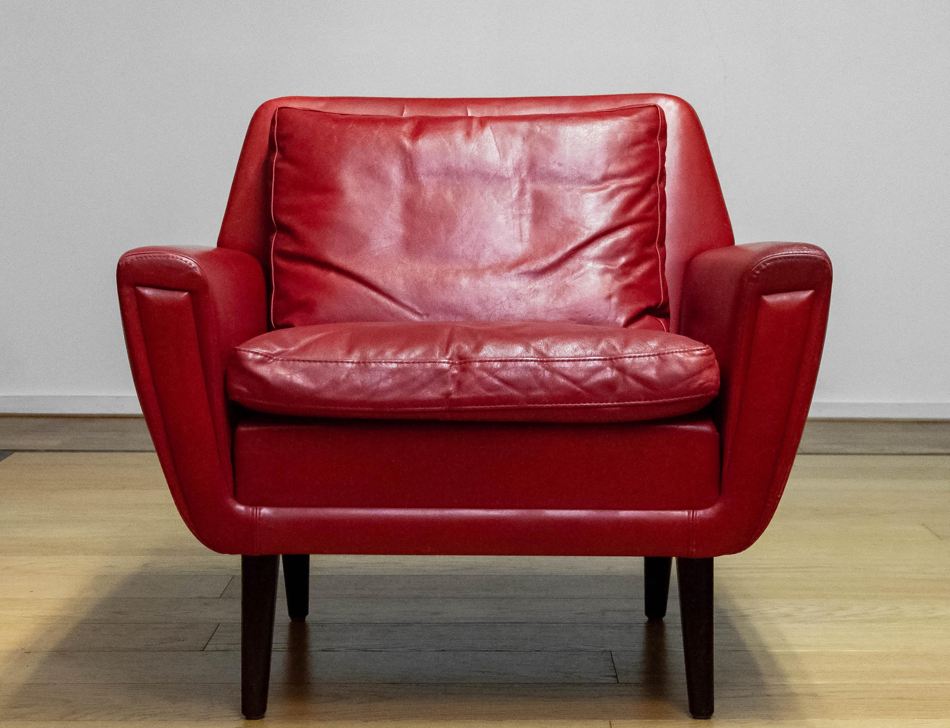 Original dänischer Loungesessel aus rotem Leder, 1960er Jahre  (Mitte des 20. Jahrhunderts) im Angebot
