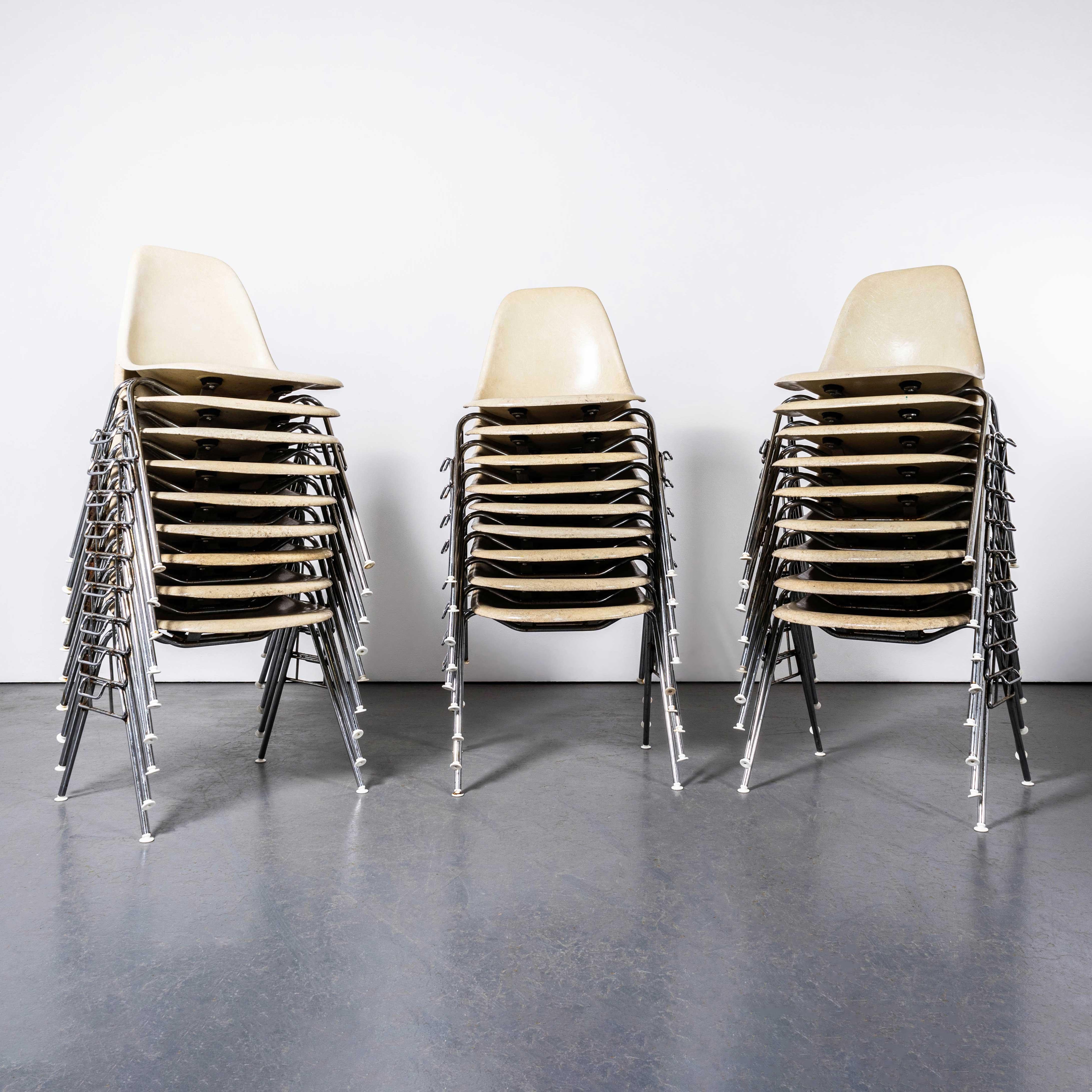 1960's Eames DSS Stacking Off White Fibreglass Chair - Large Quantity Available In Good Condition For Sale In Hook, Hampshire
