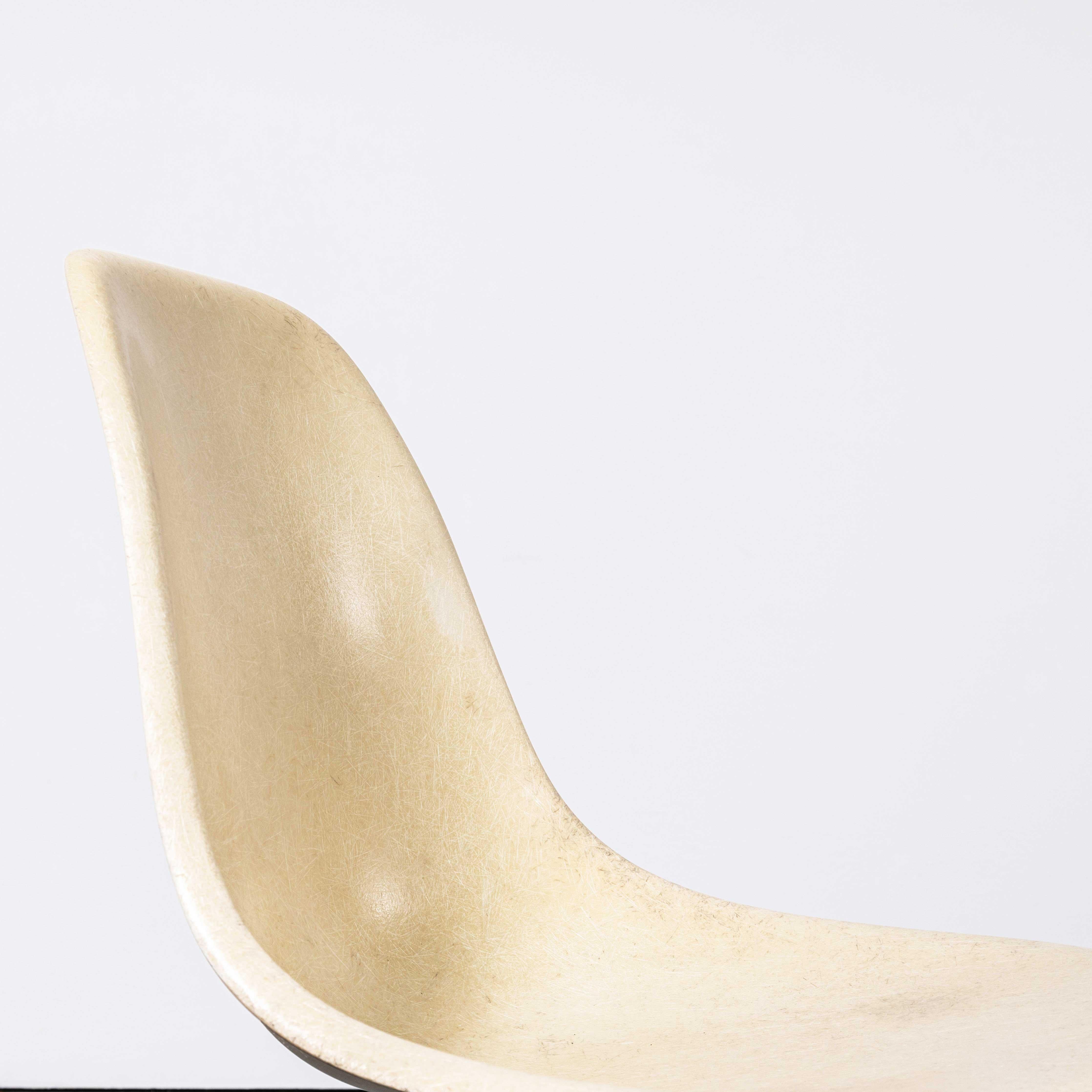1960's Eames DSS Stacking Off White Fibreglass Chair - Large Quantity Available For Sale 2