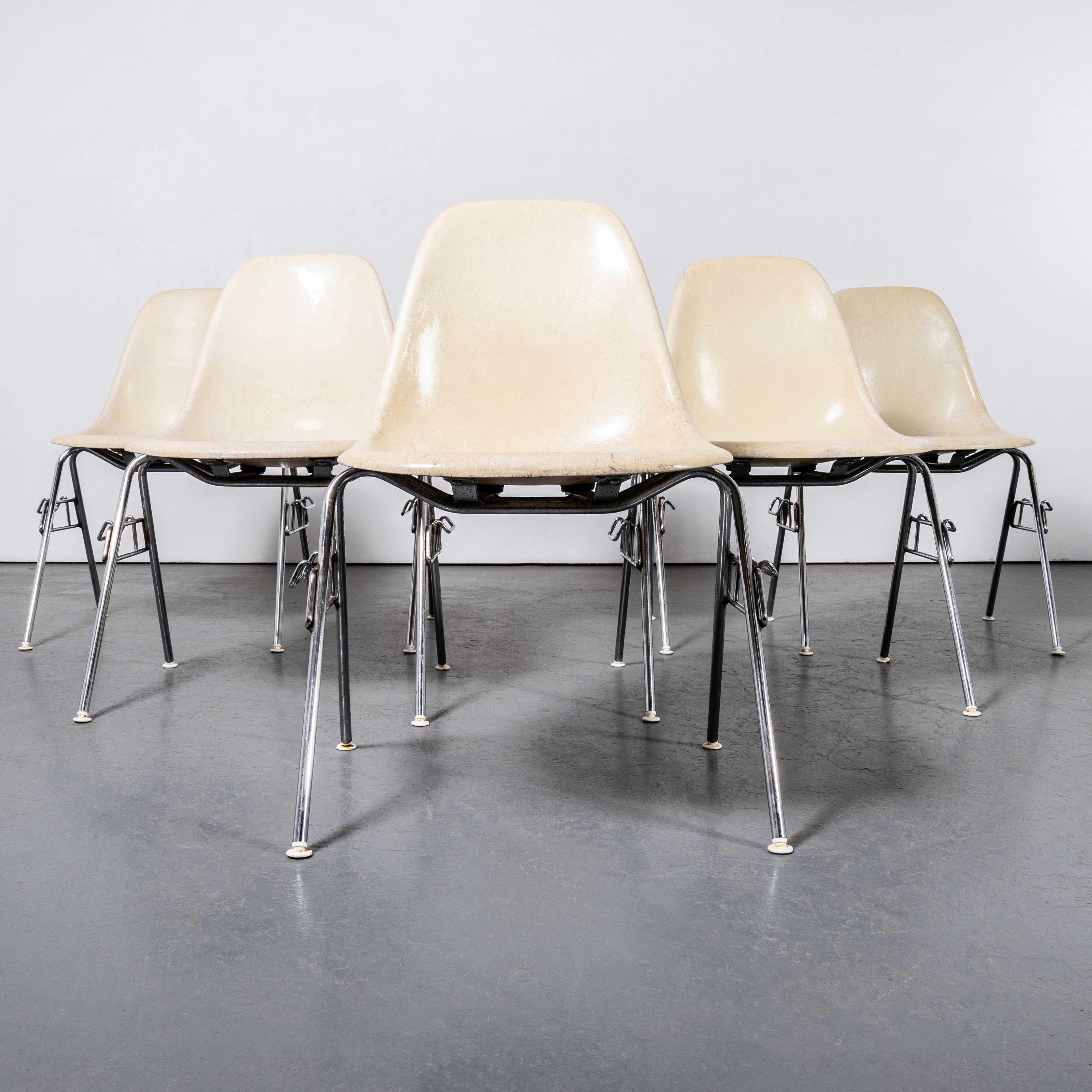 1960's Eames DSS Stacking Off White Fibreglass Chair - Large Quantity Available For Sale 3
