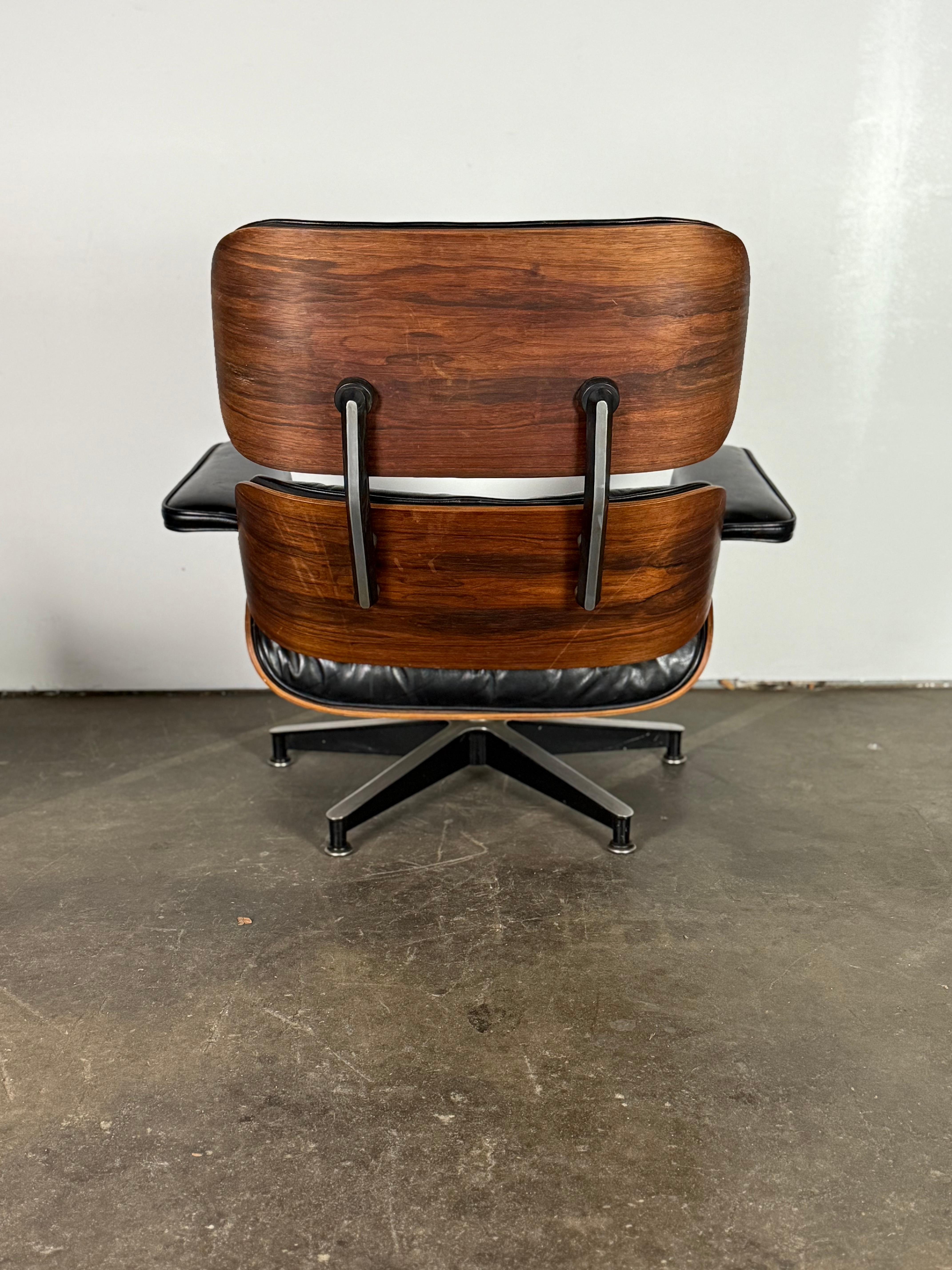 1960er Jahre Original früher Herman Miller Eames Lounge Chair und Ottoman (Moderne der Mitte des Jahrhunderts) im Angebot
