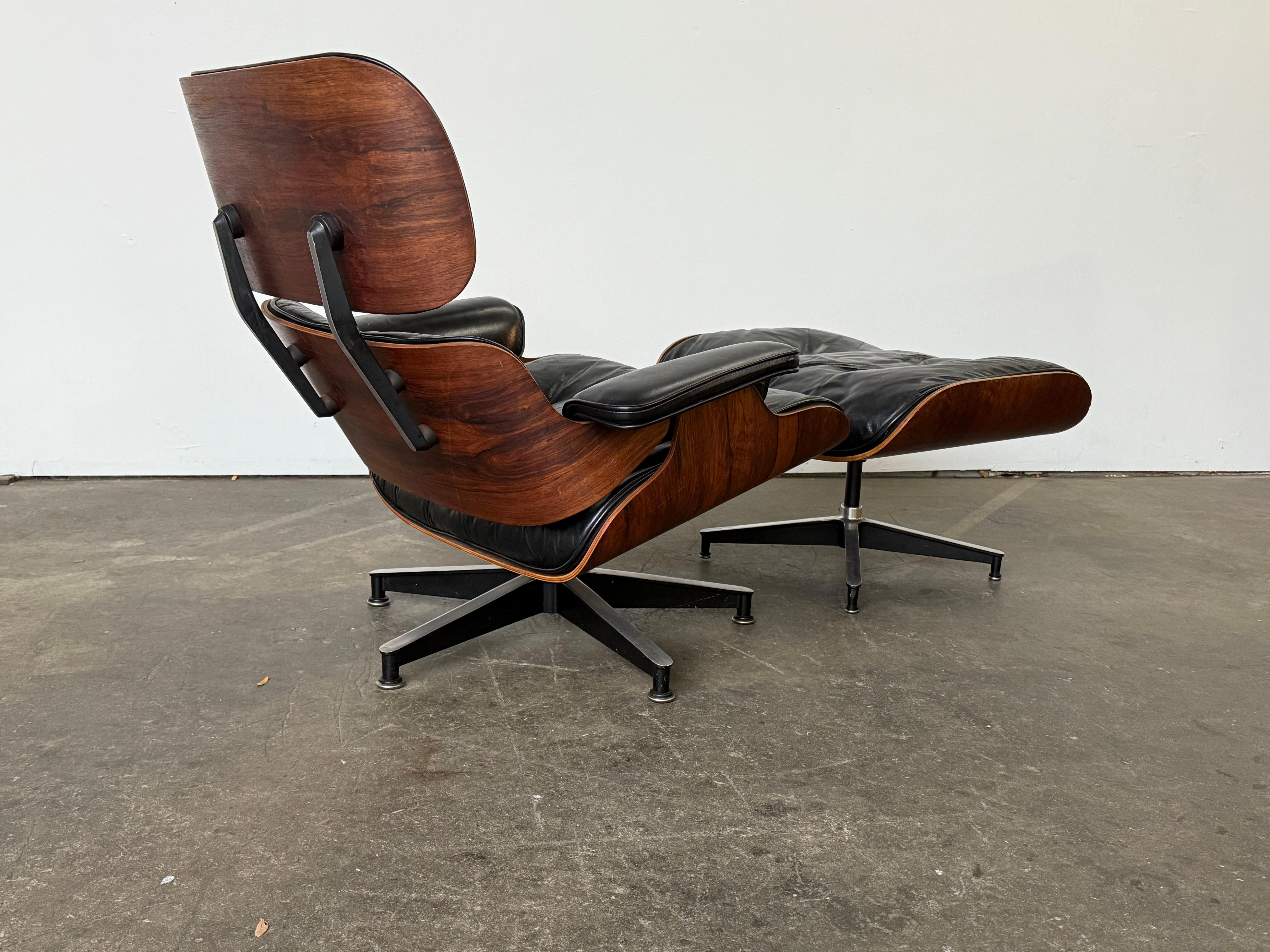 1960er Jahre Original früher Herman Miller Eames Lounge Chair und Ottoman (Moderne der Mitte des Jahrhunderts) im Angebot