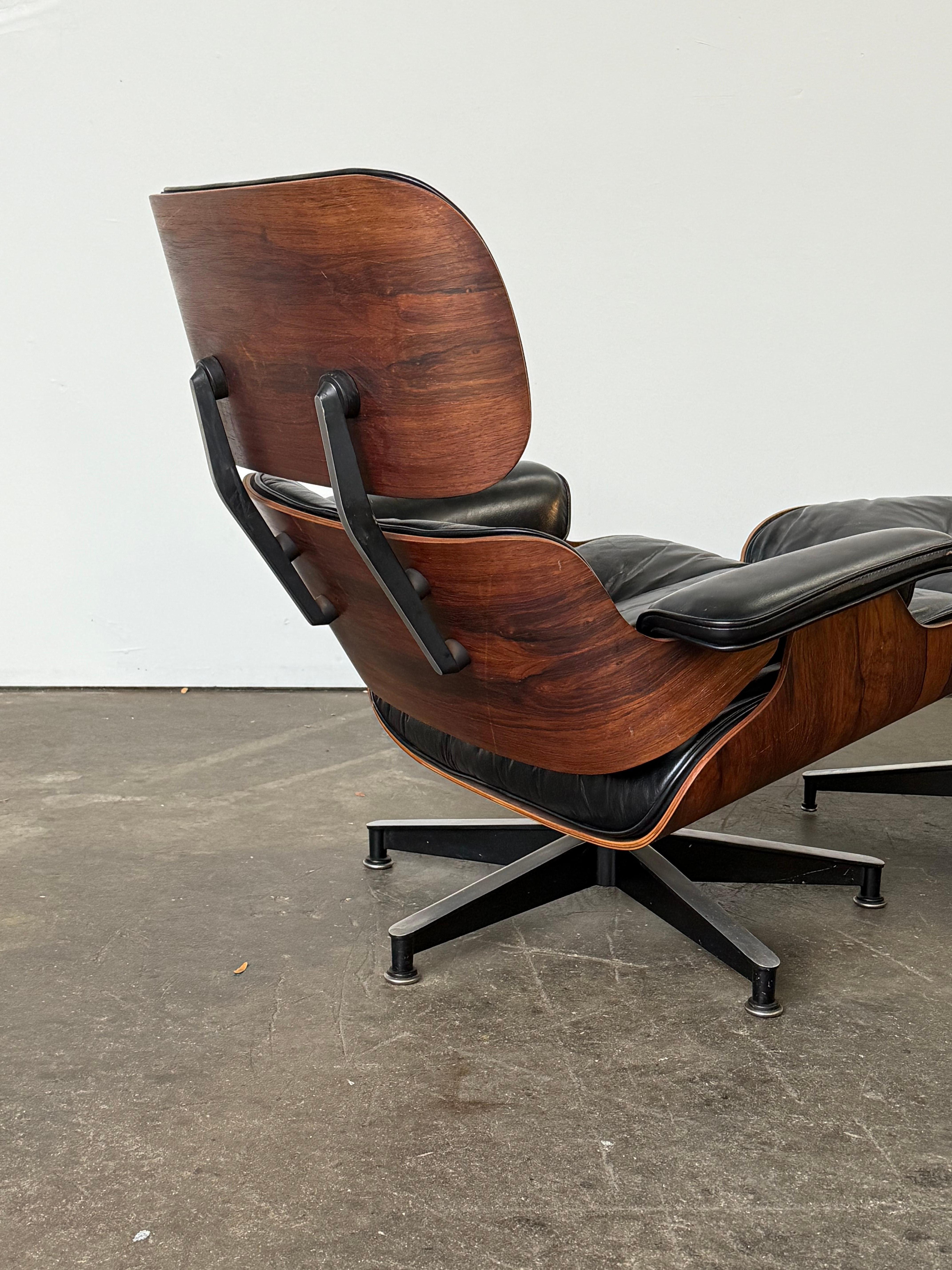 1960er Jahre Original früher Herman Miller Eames Lounge Chair und Ottoman im Zustand „Relativ gut“ im Angebot in Brooklyn, NY