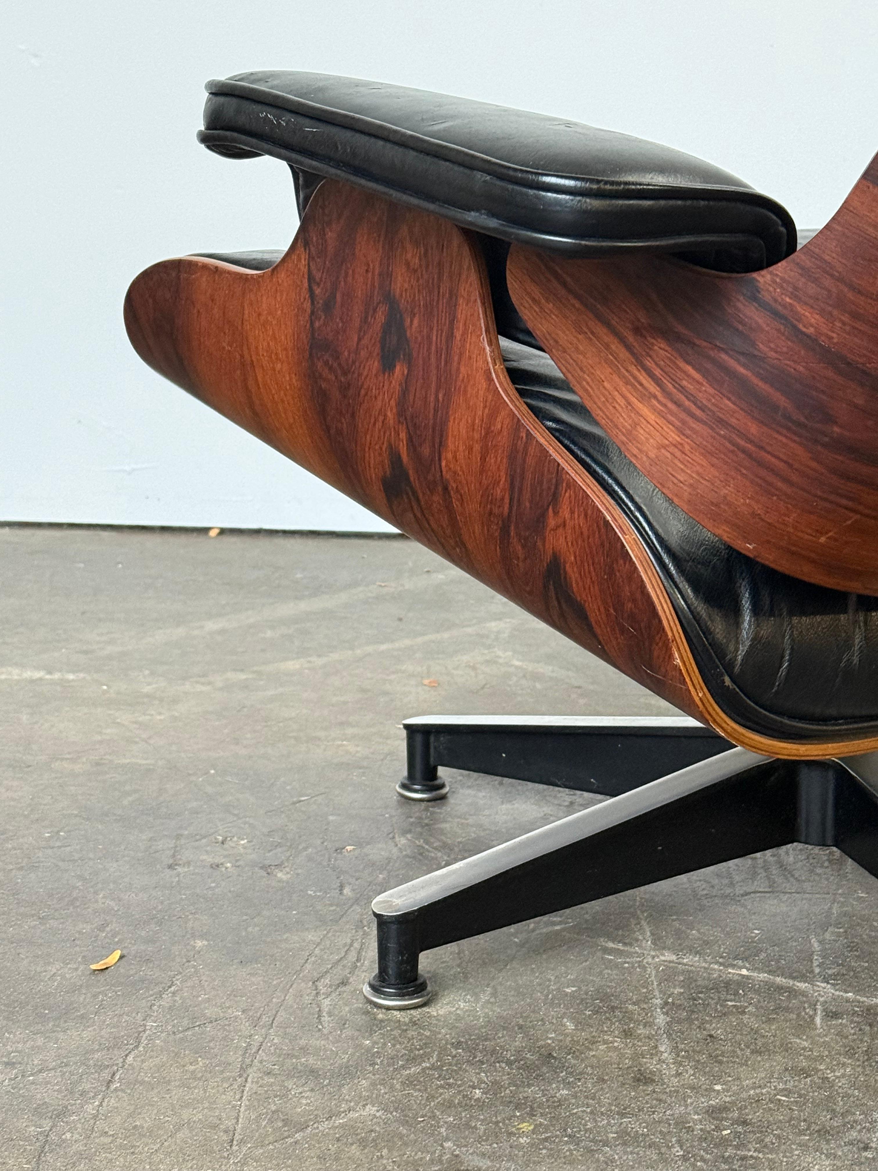 1960er Jahre Original früher Herman Miller Eames Lounge Chair und Ottoman (Leder) im Angebot