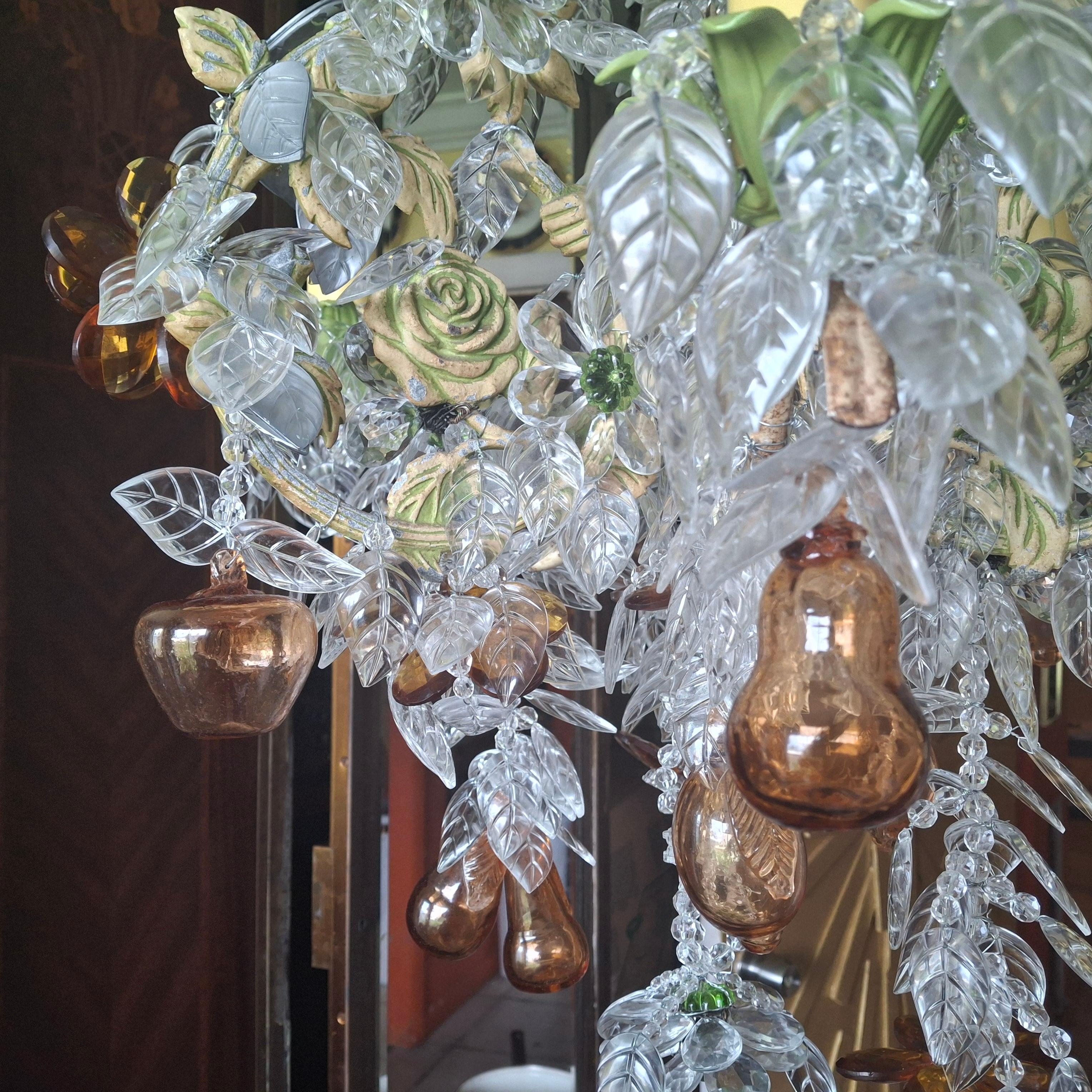 Lustre Régence française des années 1960 avec plus de 500+ pétales de cristal taillés à la main, fleuri avec fruits en vente 4