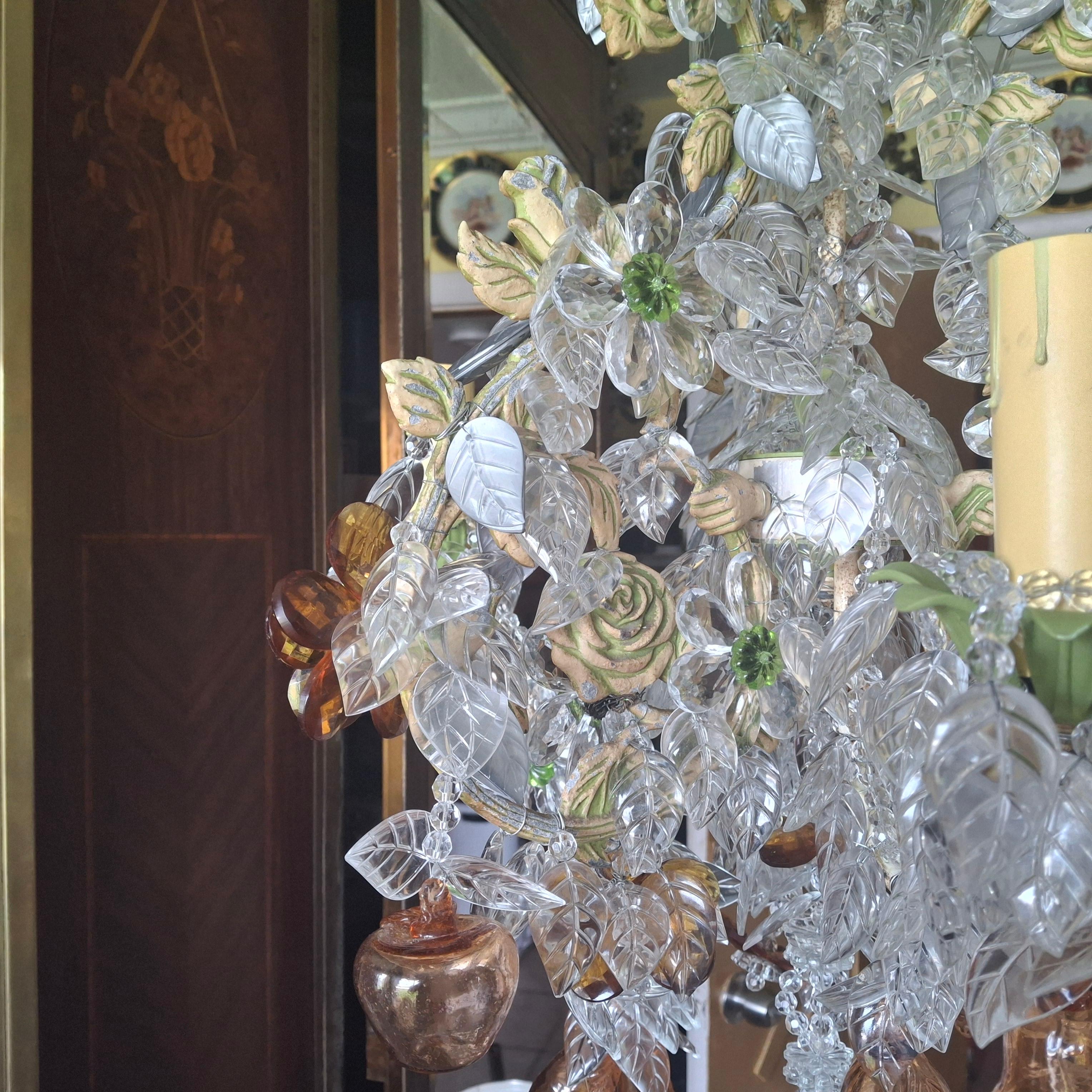 Lustre Régence française des années 1960 avec plus de 500+ pétales de cristal taillés à la main, fleuri avec fruits en vente 6